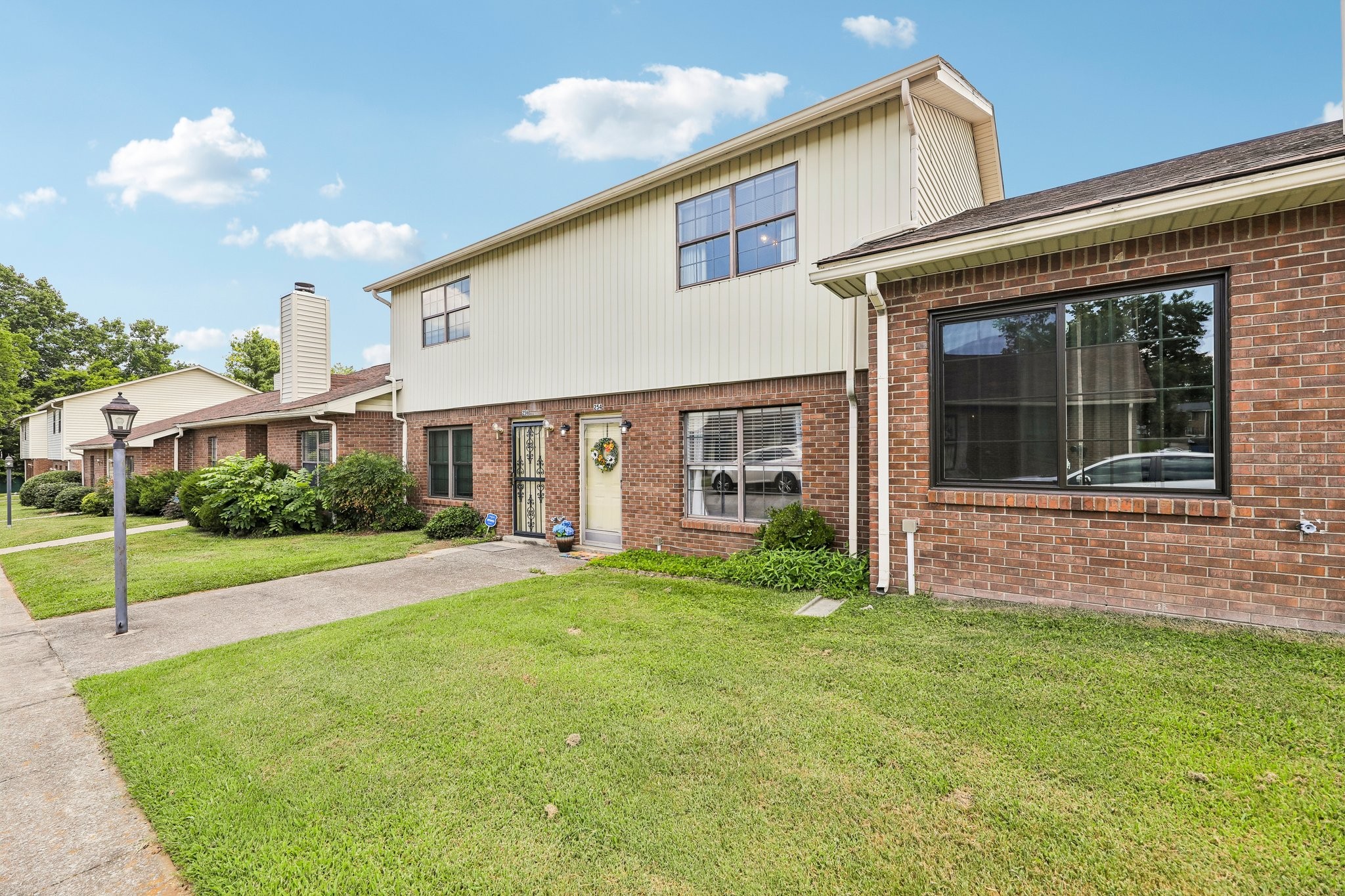254 Mayflower Ln, N
