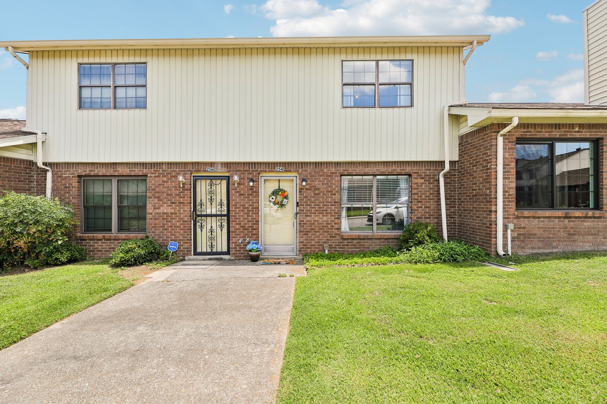 254 Mayflower Ln, N