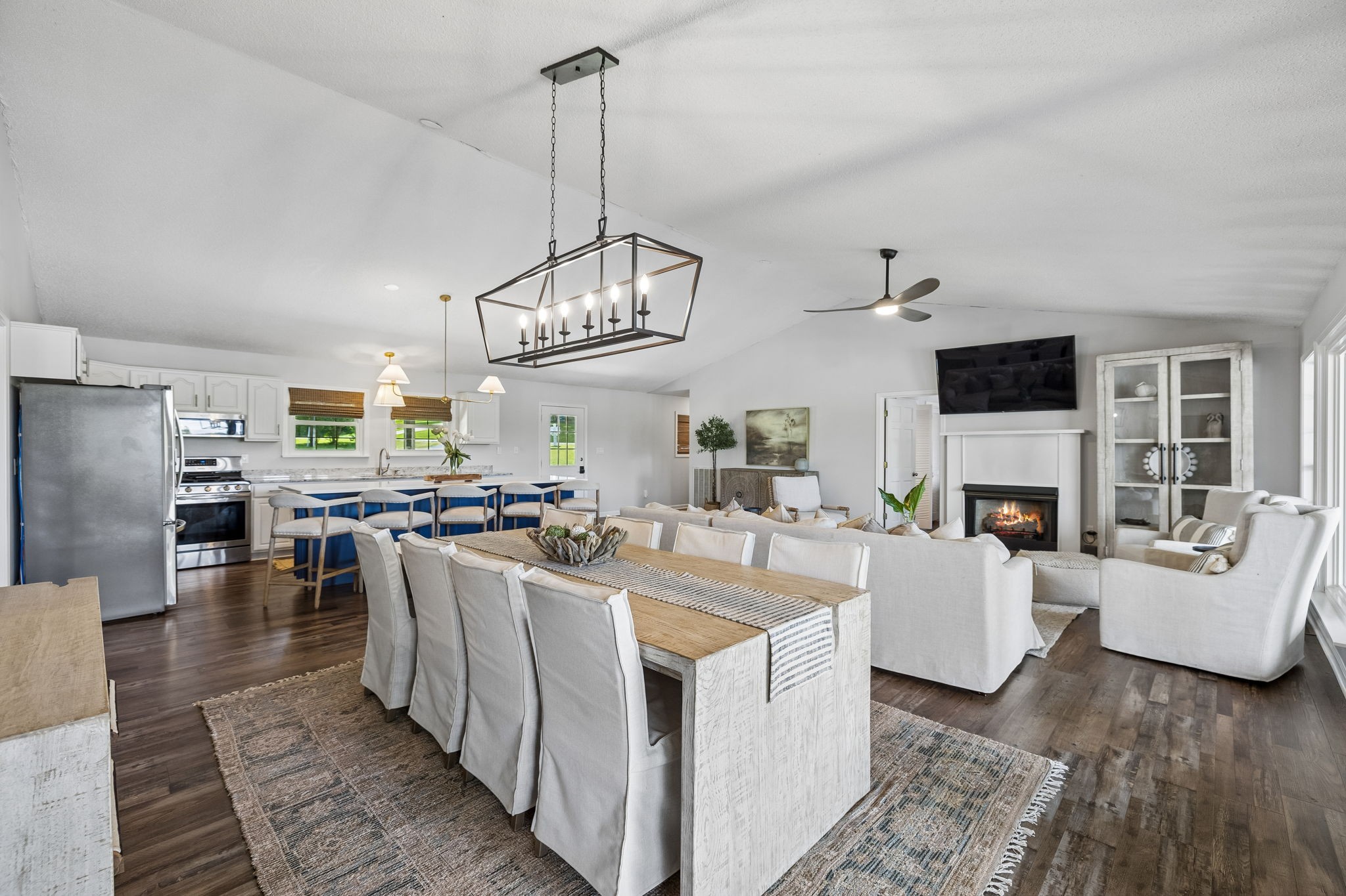 194 Lakeshore Cir