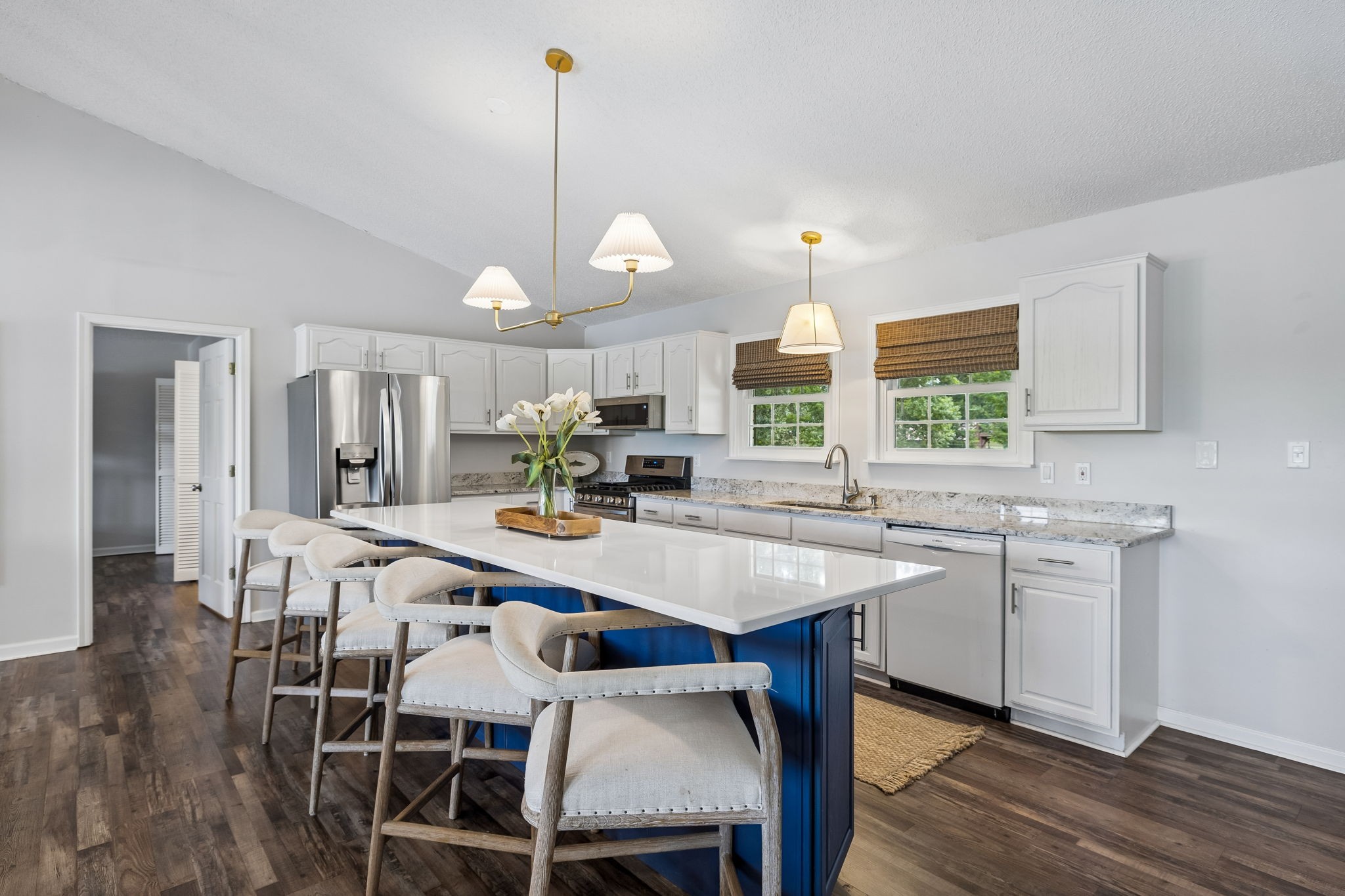 194 Lakeshore Cir