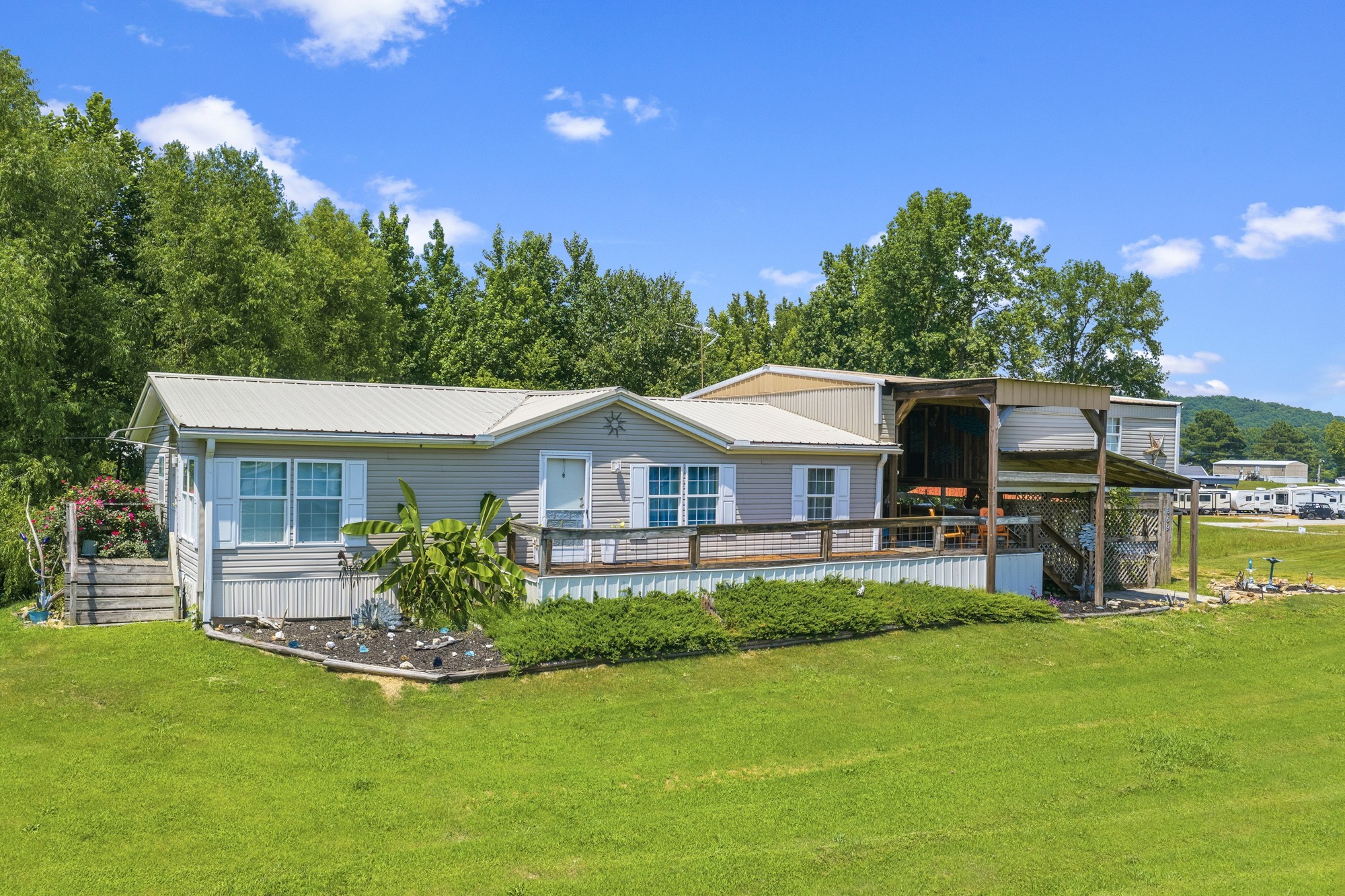 869 Riverview Dr