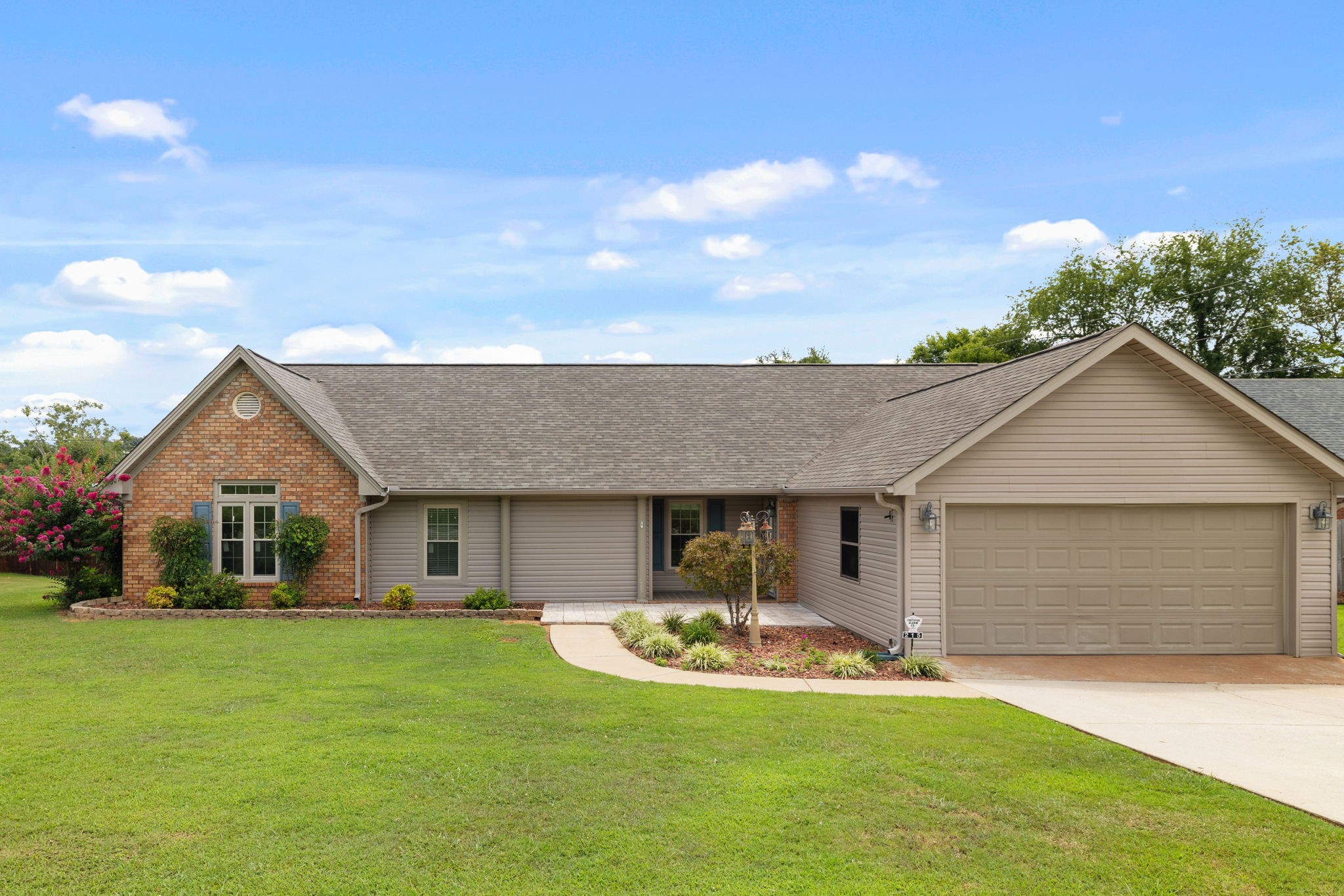 215 Oakview Cir