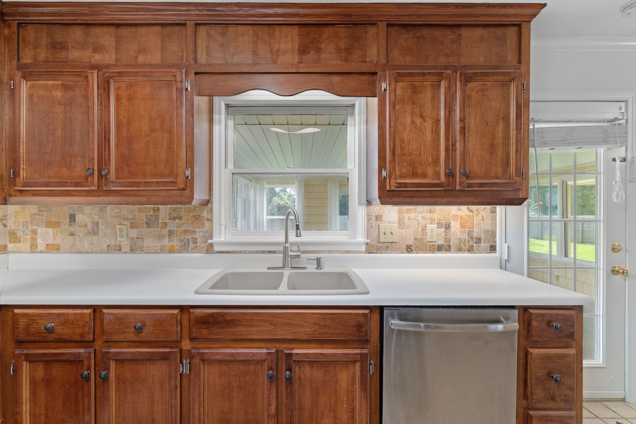 215 Oakview Cir