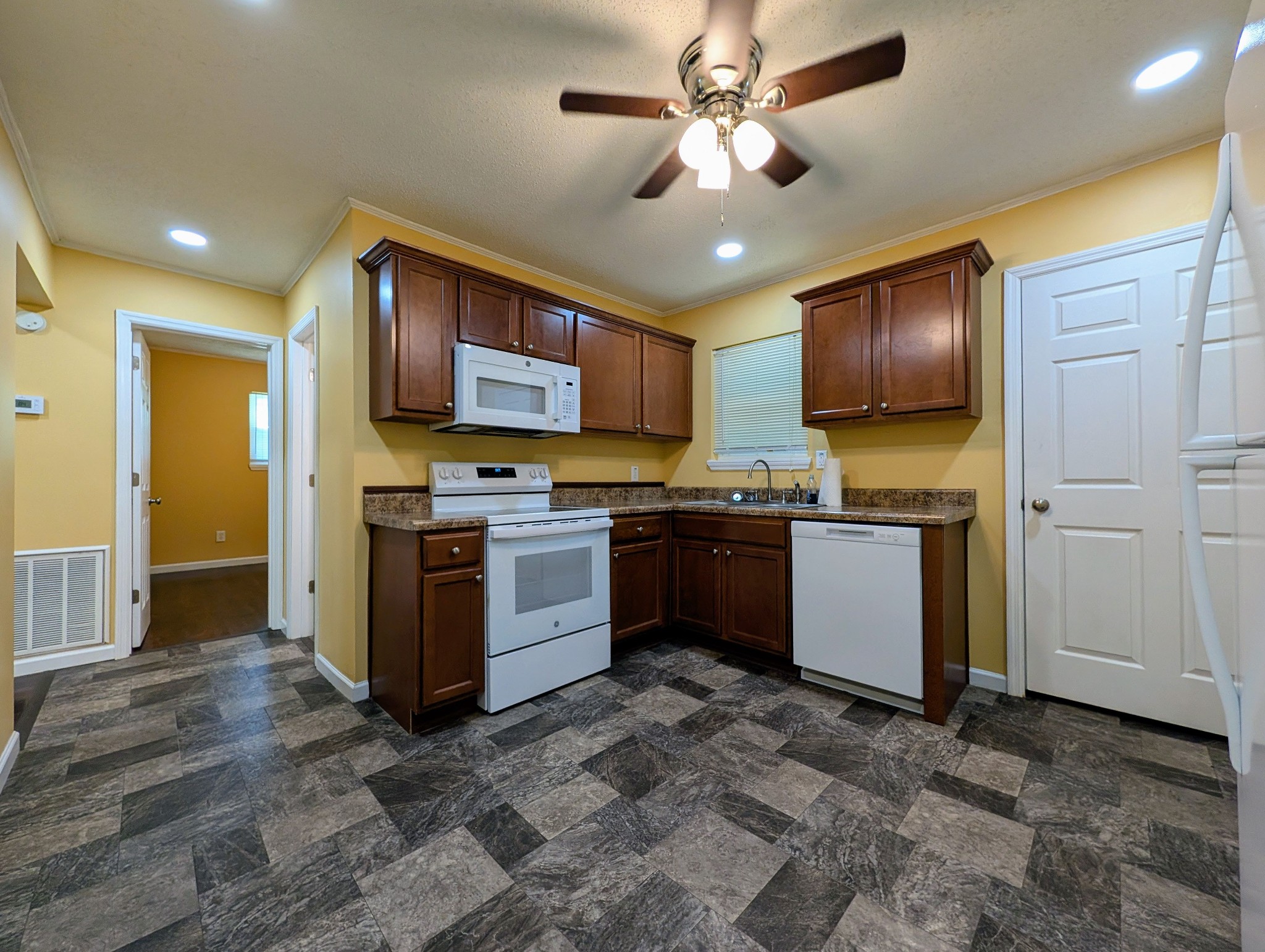125 Dixie Dr, NE