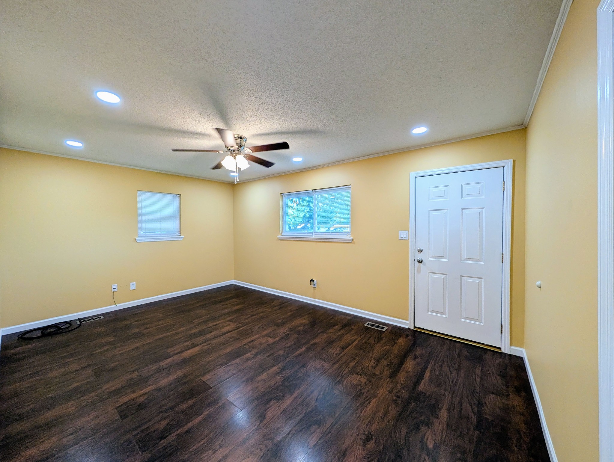125 Dixie Dr, NE