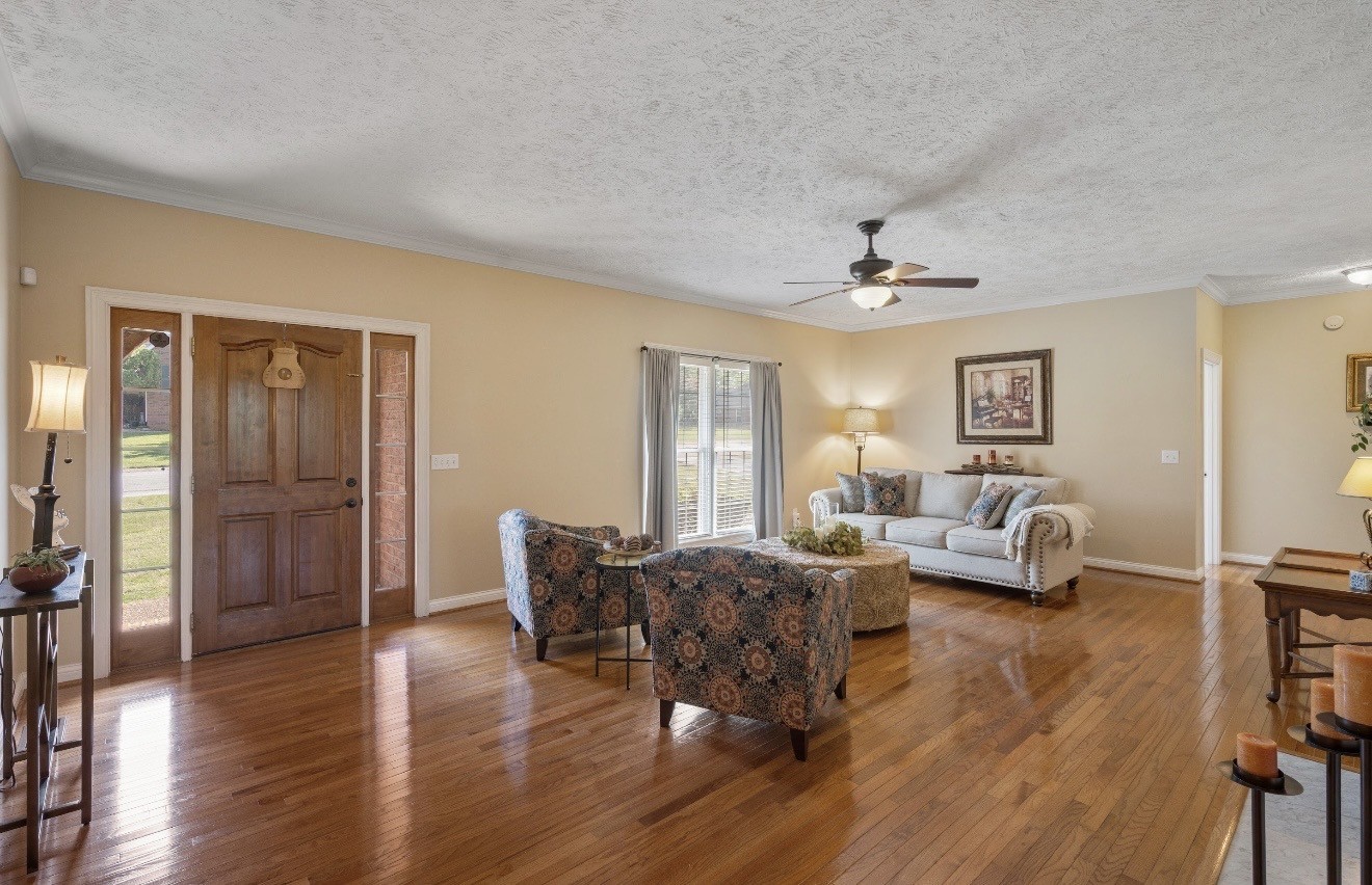 1118 Jessica Dr