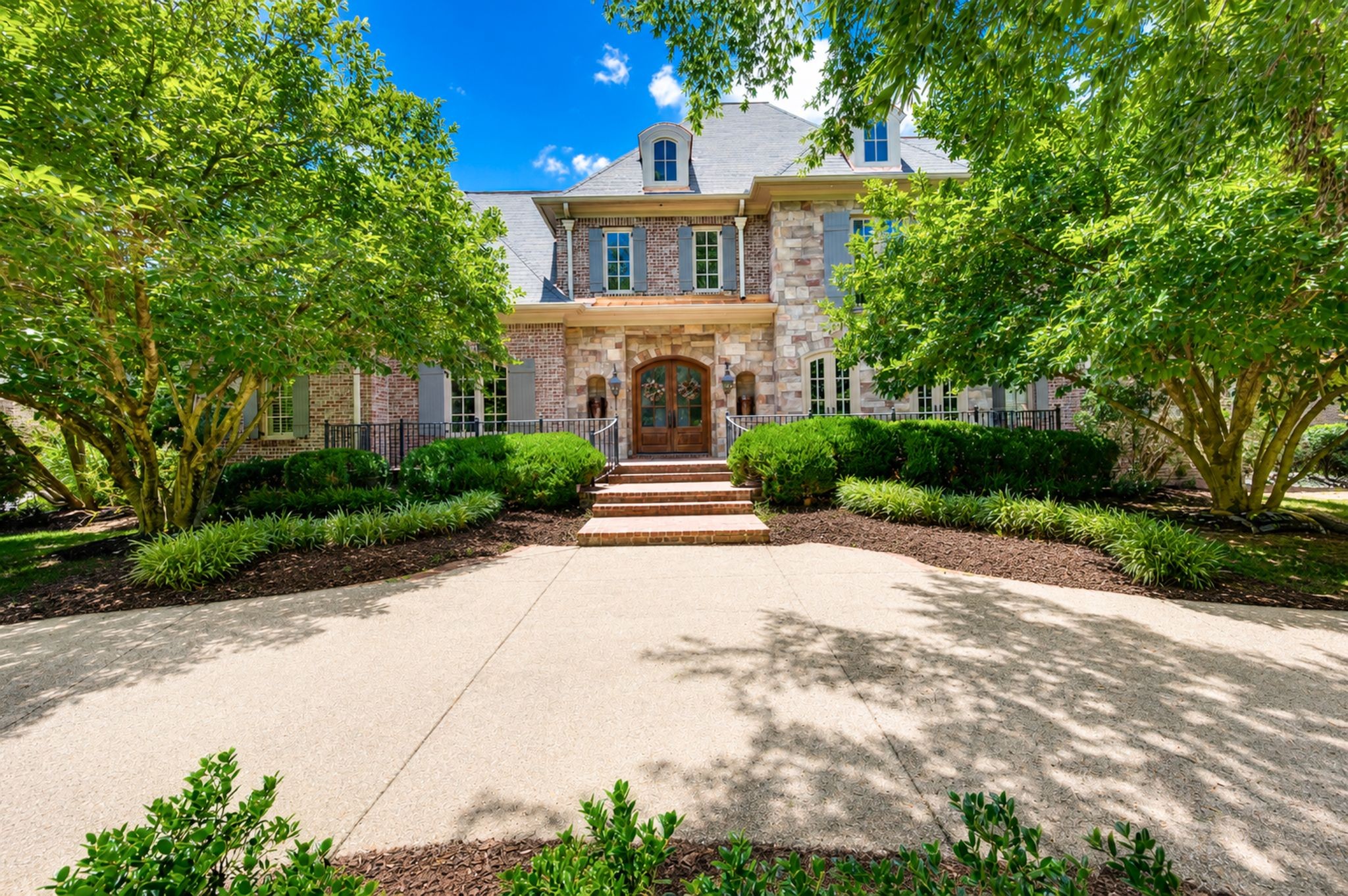 1450 Willowbrooke Cir