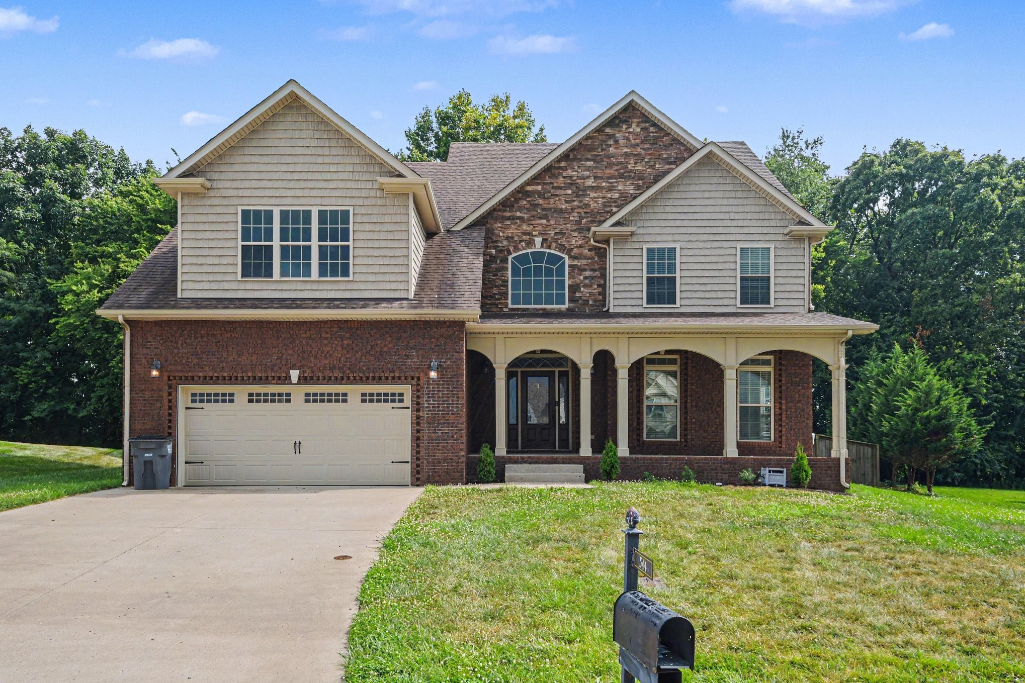 544 Larkspur Dr