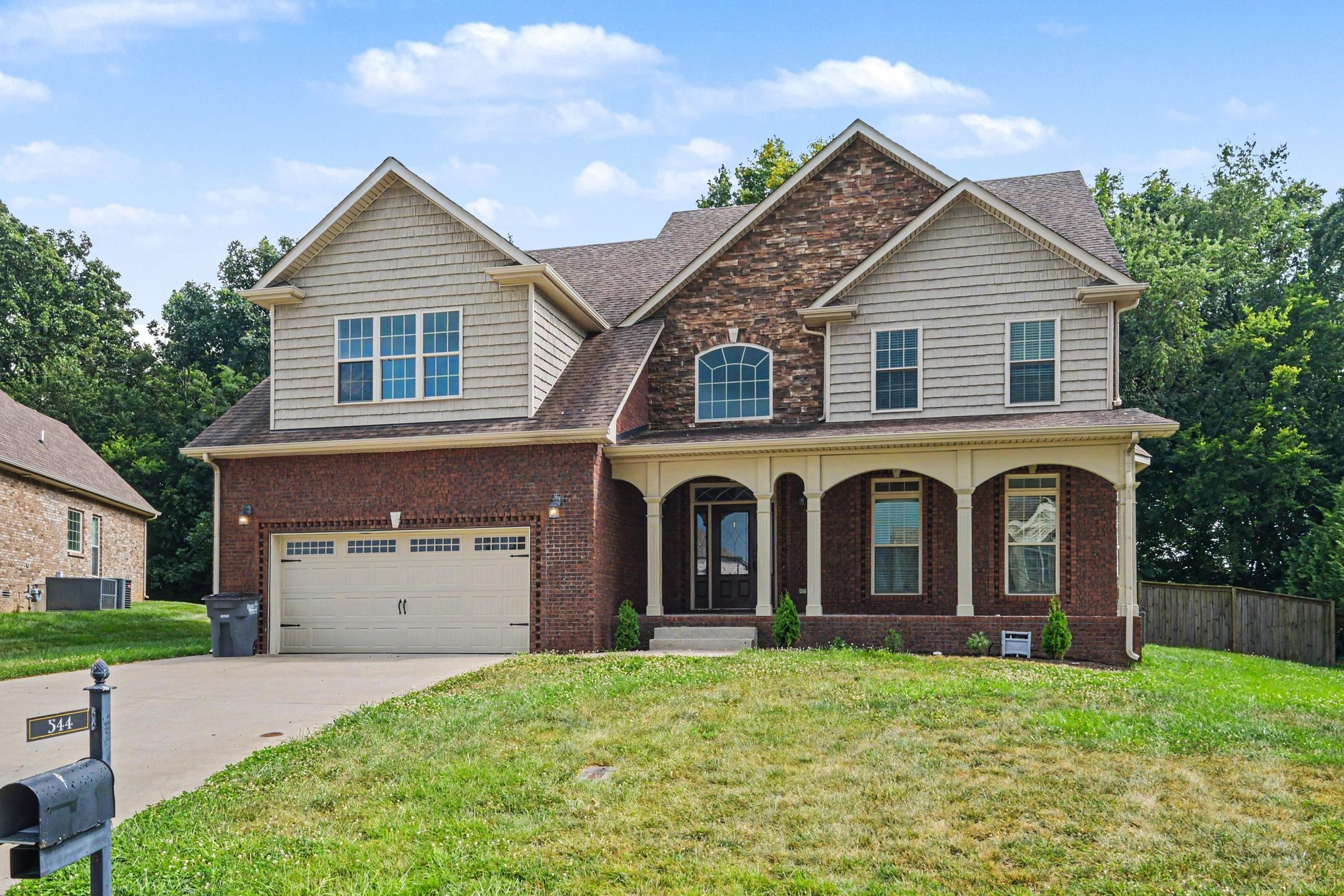 544 Larkspur Dr