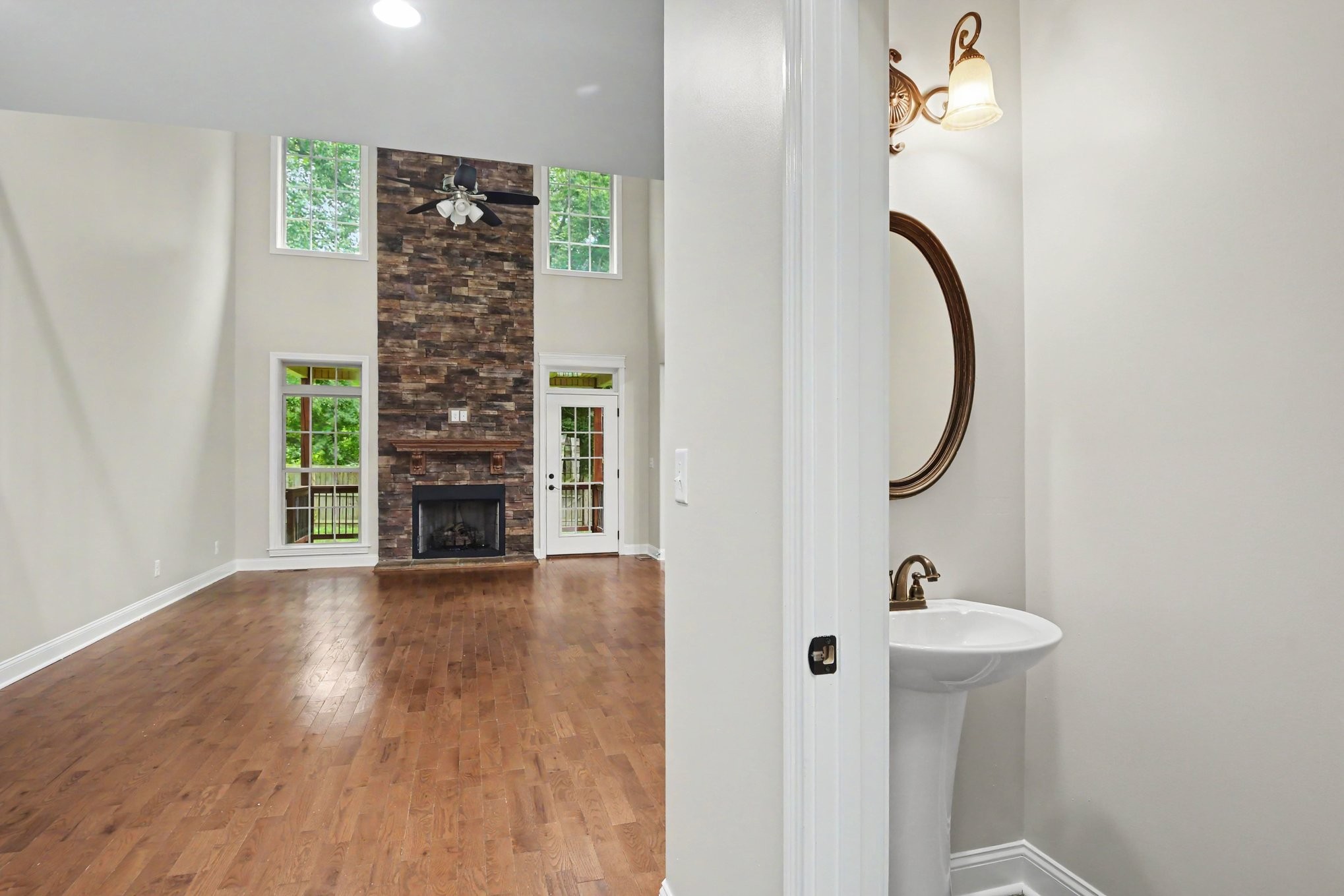 544 Larkspur Dr