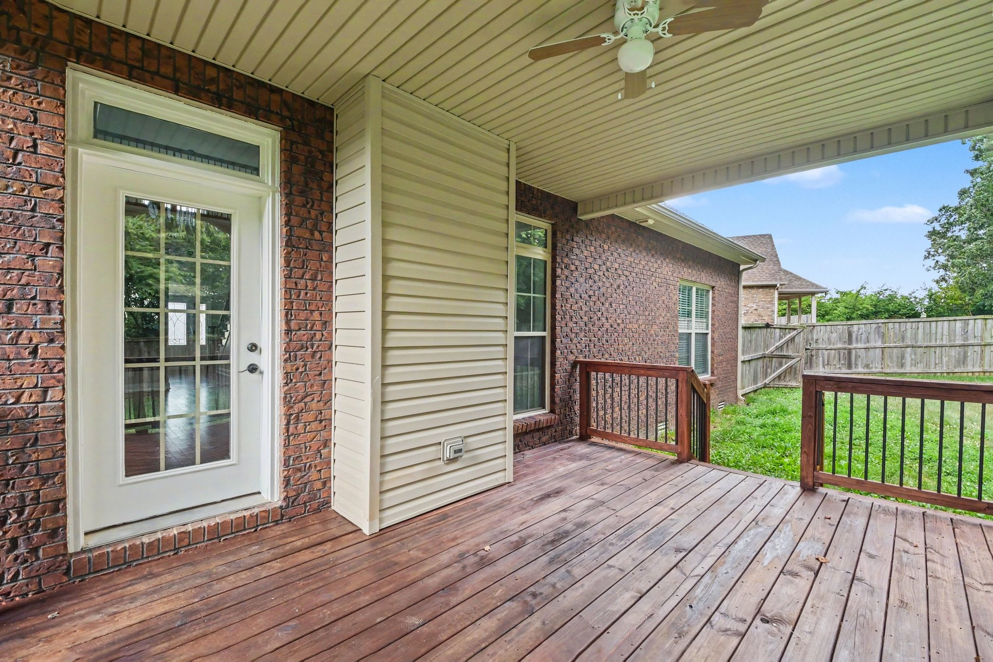 544 Larkspur Dr