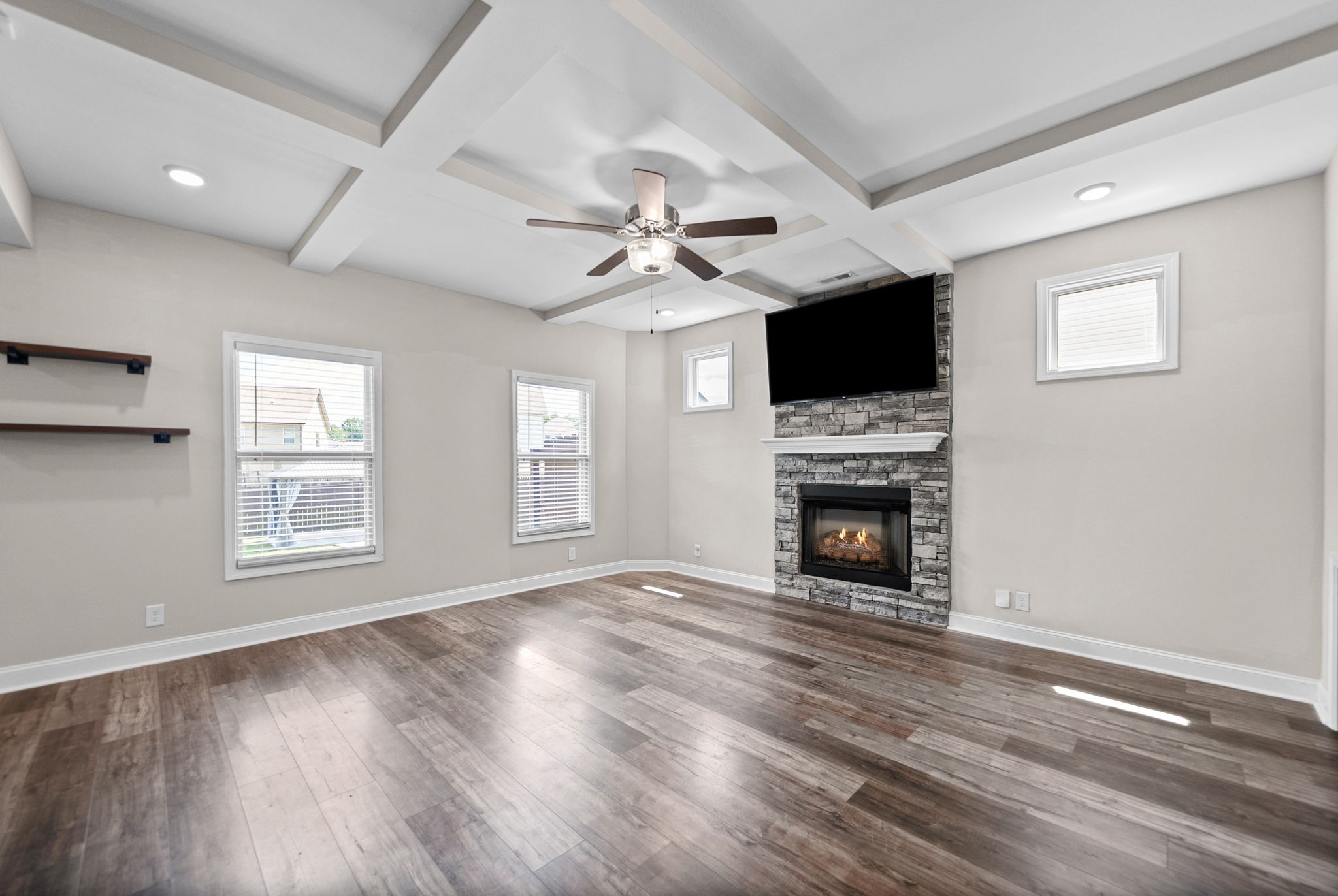 105 Lucerne Ln