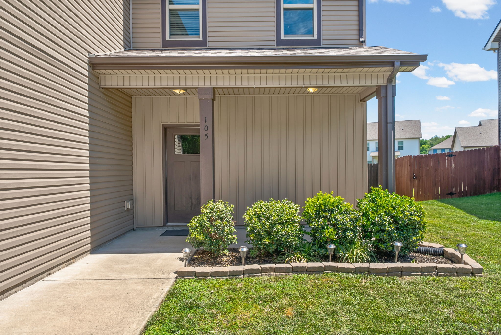 105 Lucerne Ln