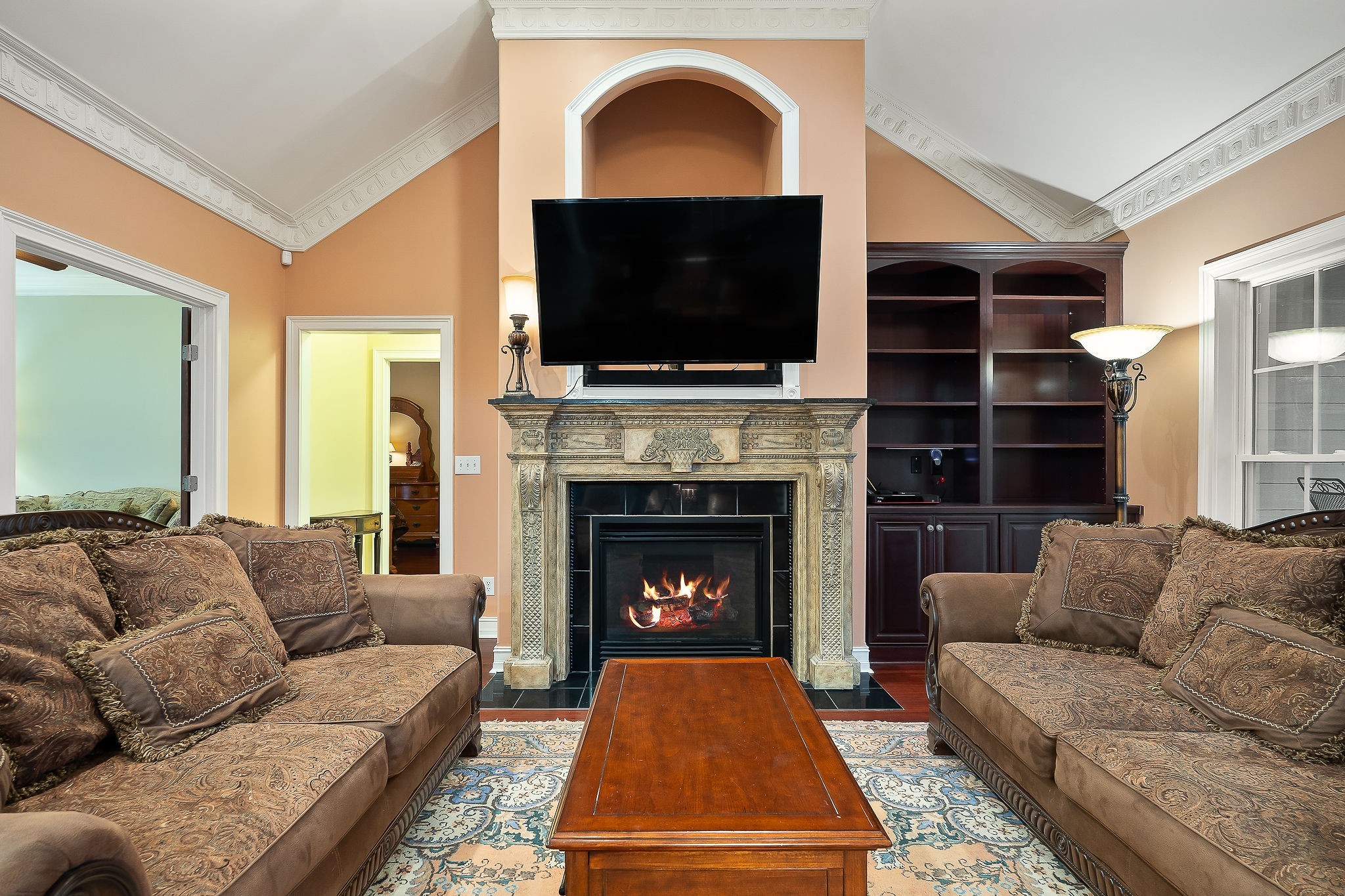 120 Dunrobin Ct