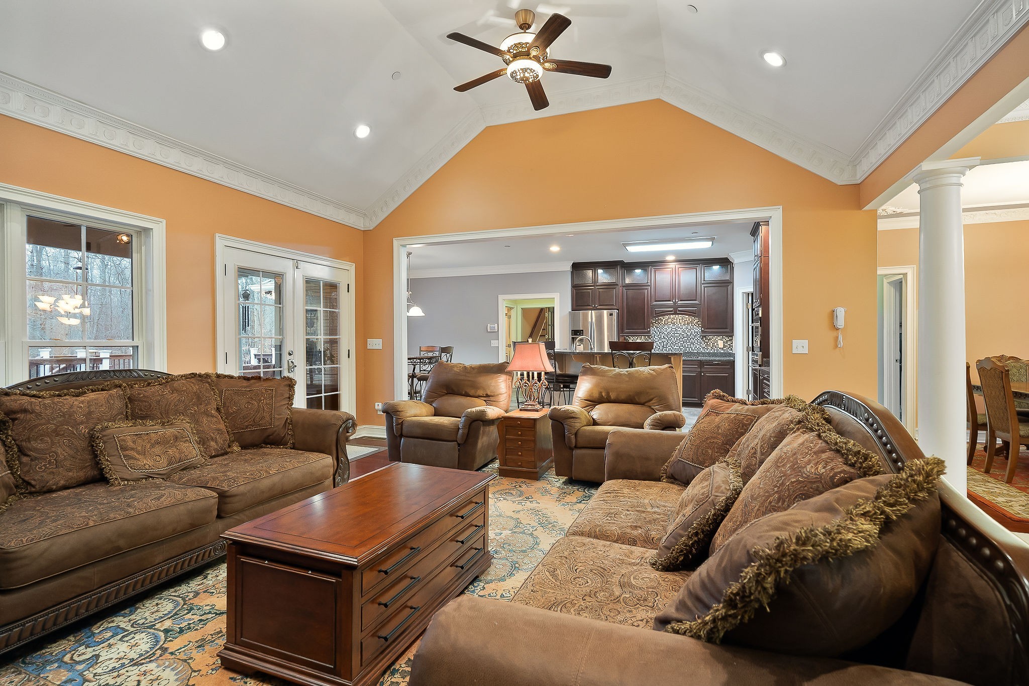 120 Dunrobin Ct