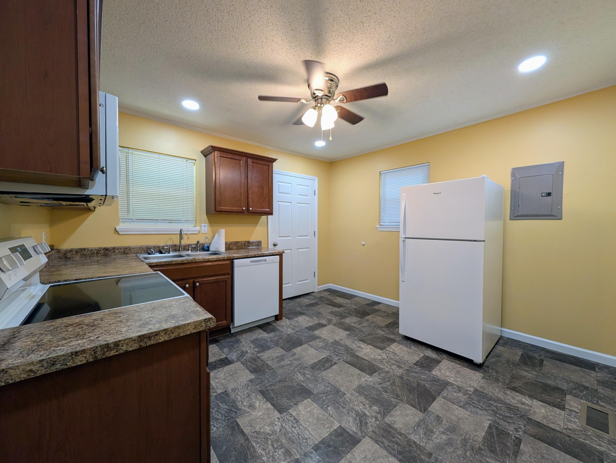 125 Dixie Drive, NE