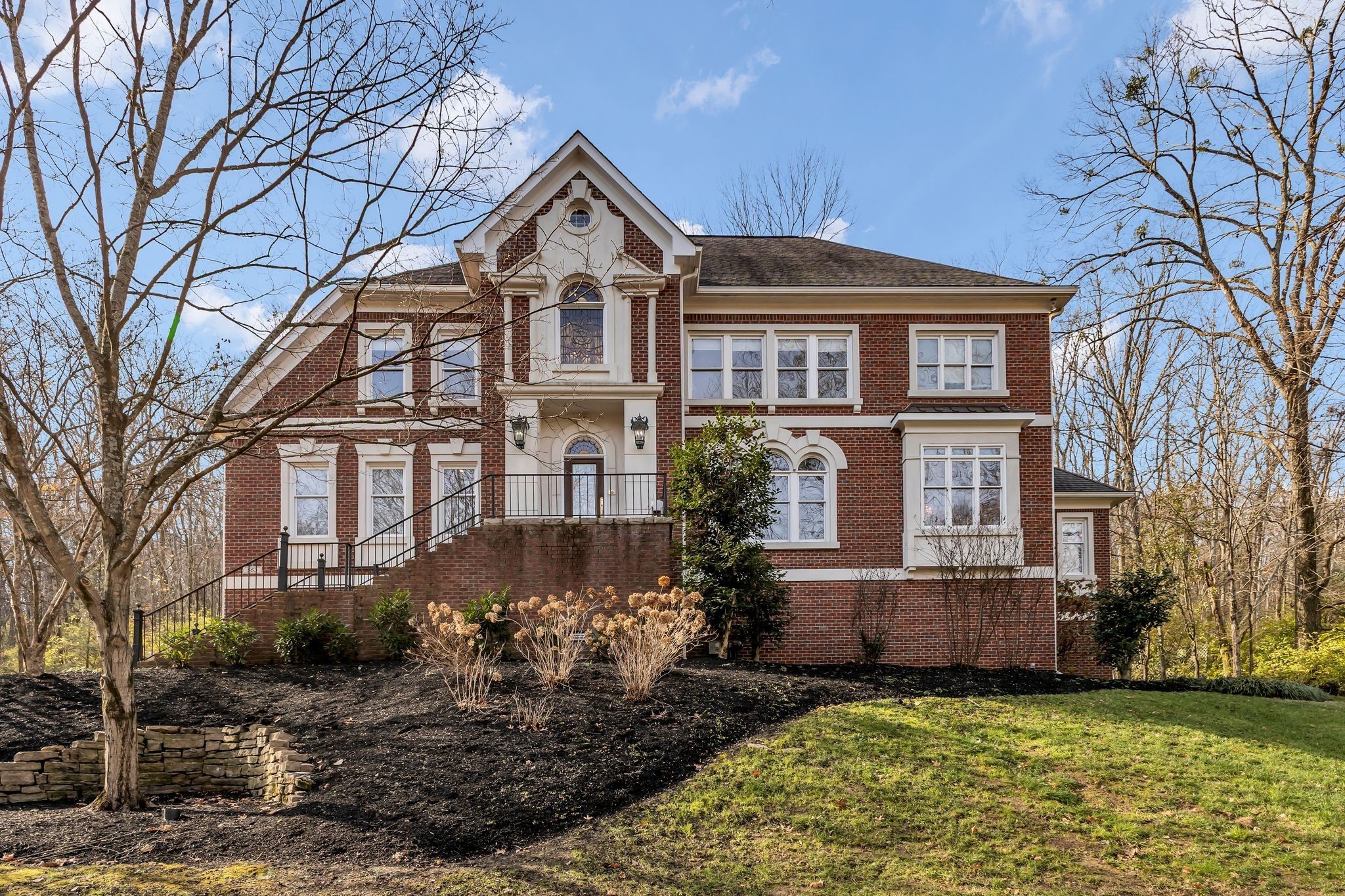 553 Grand Oaks Dr