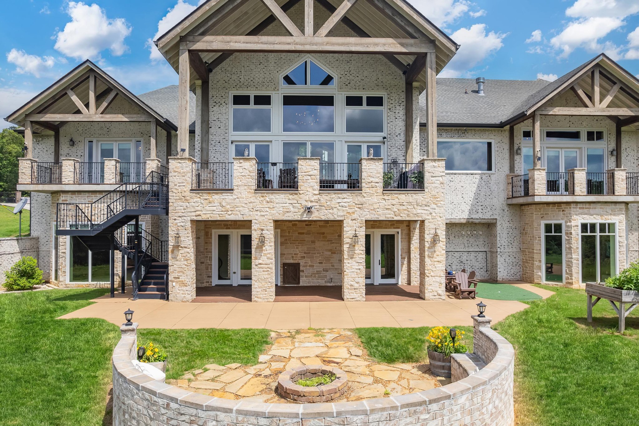 157 Howley Ln