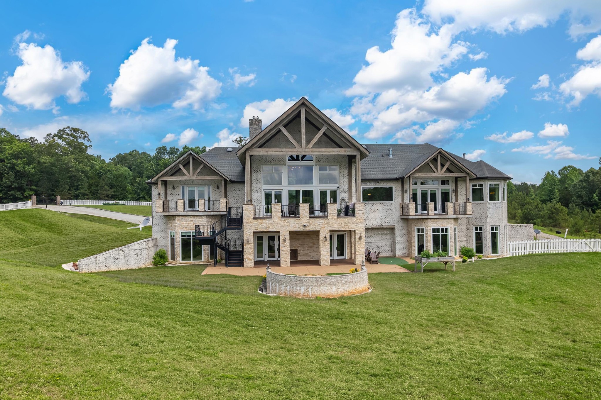 157 Howley Ln