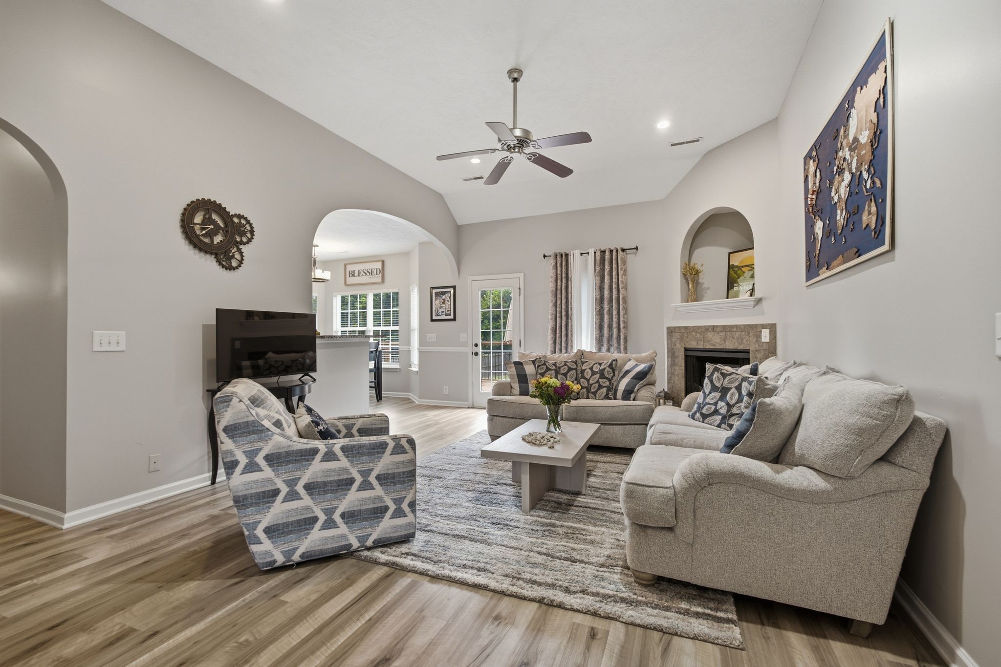 1513 Jeter Way