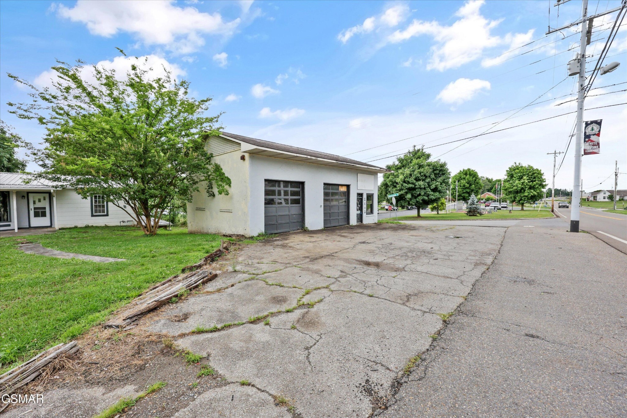 1602 Main St