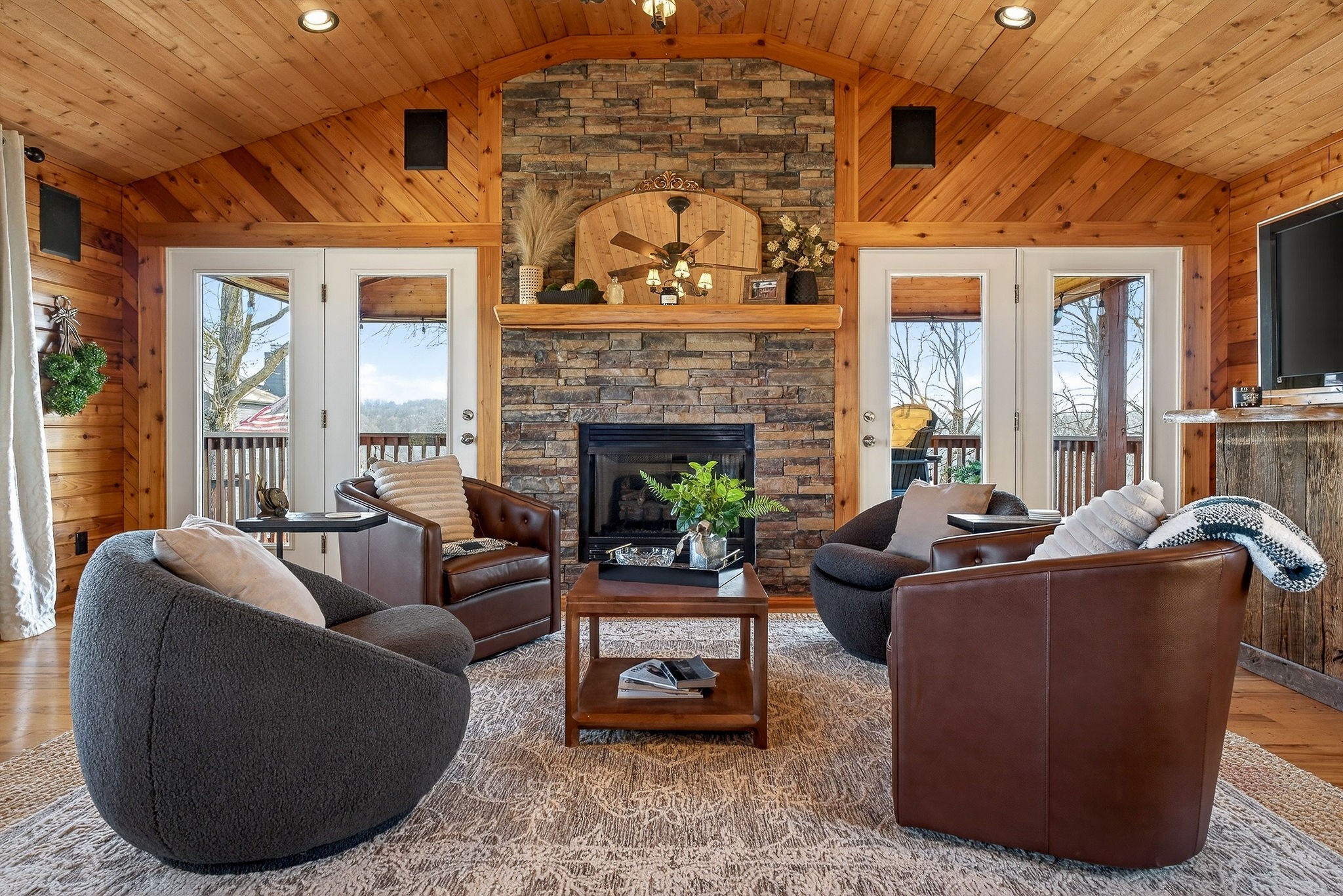 300 Crest Dr