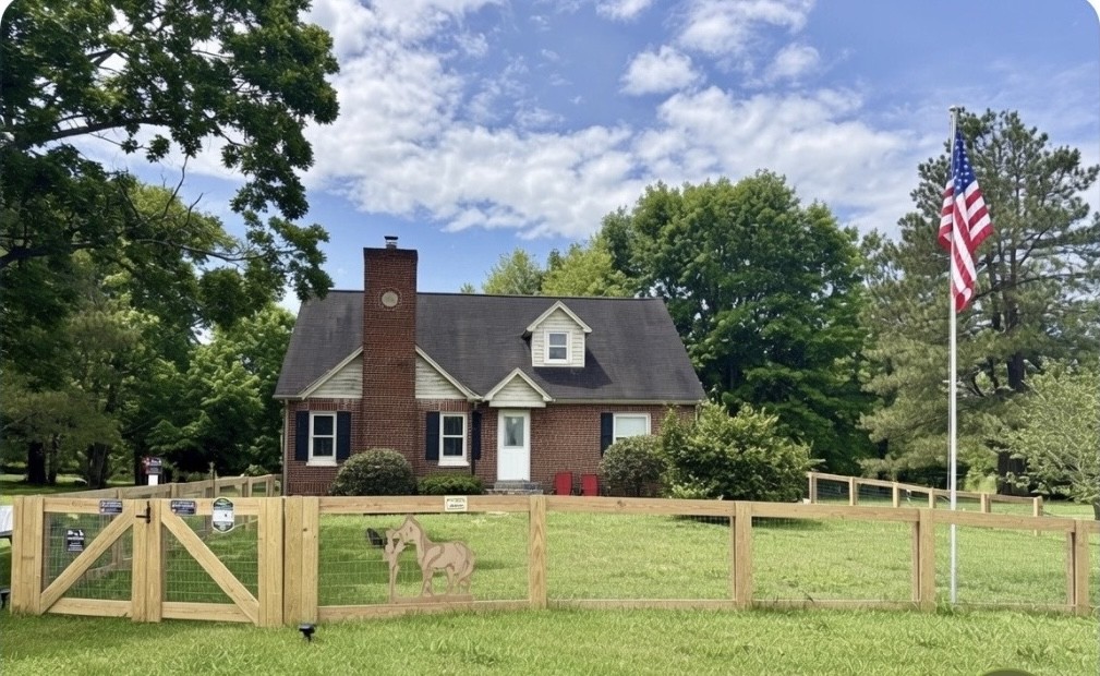 1804 Highway 52, E