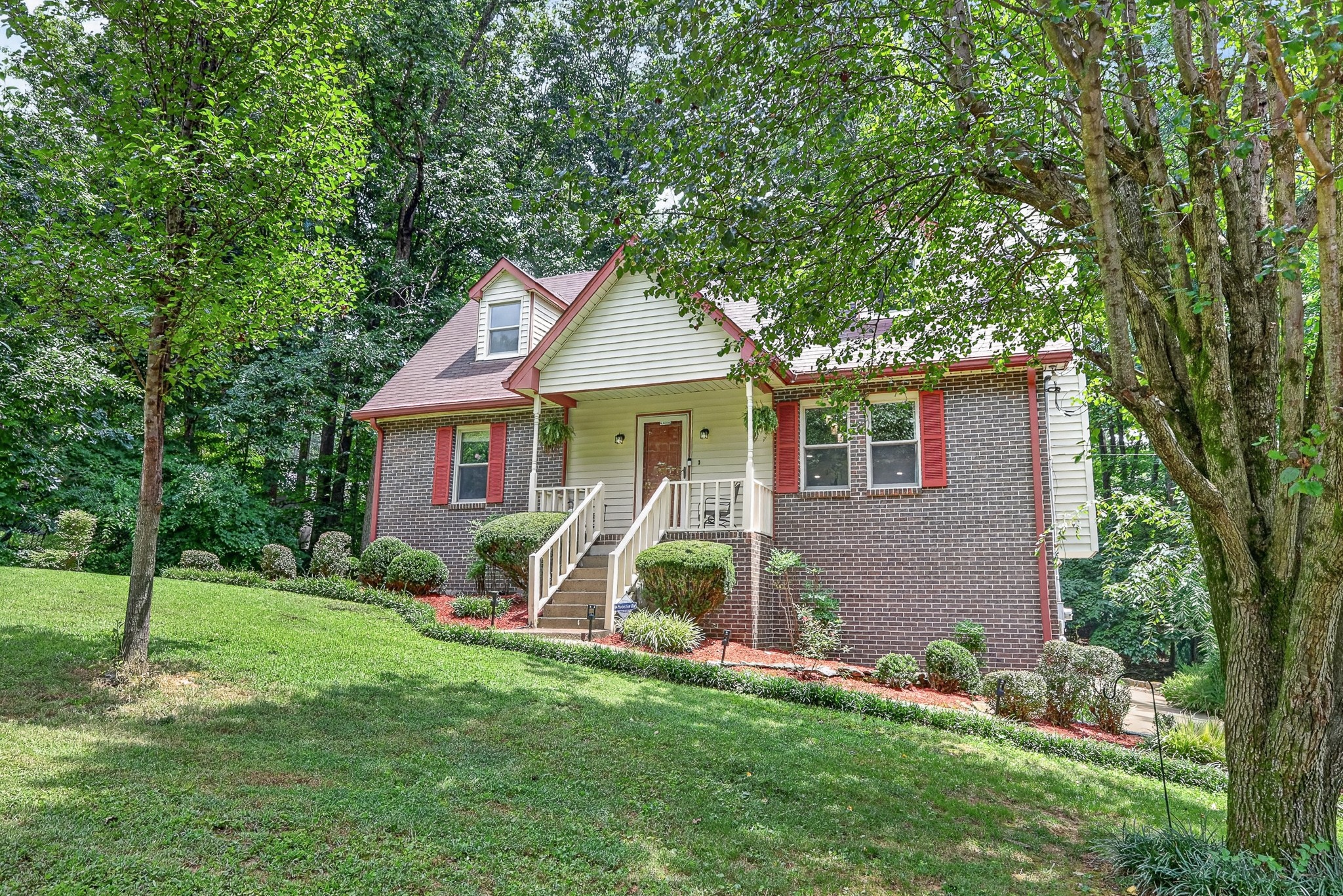 1011 Valley Ln
