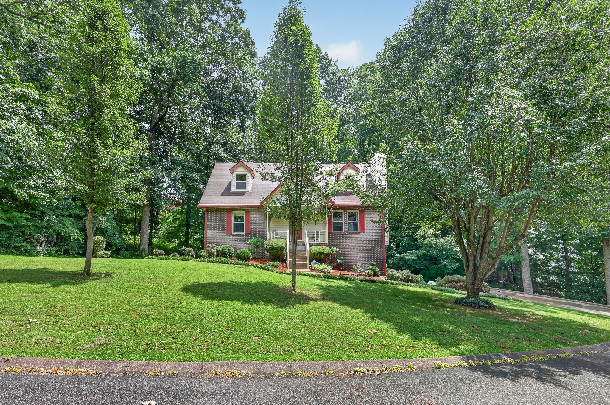 1011 Valley Ln