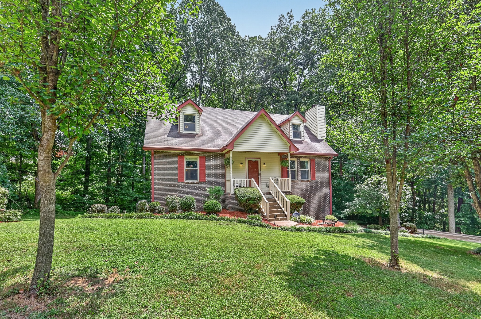 1011 Valley Ln