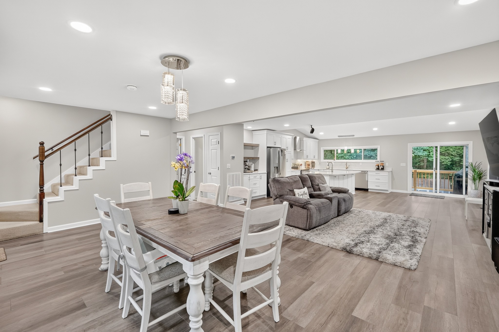 1011 Valley Ln