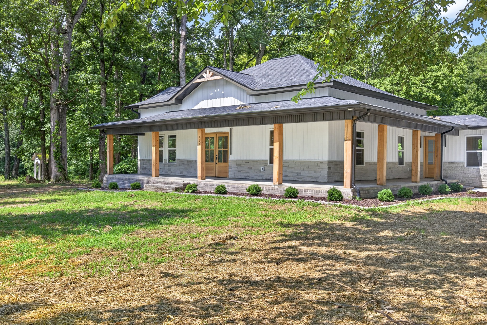 909 Hawkins Crawford Rd