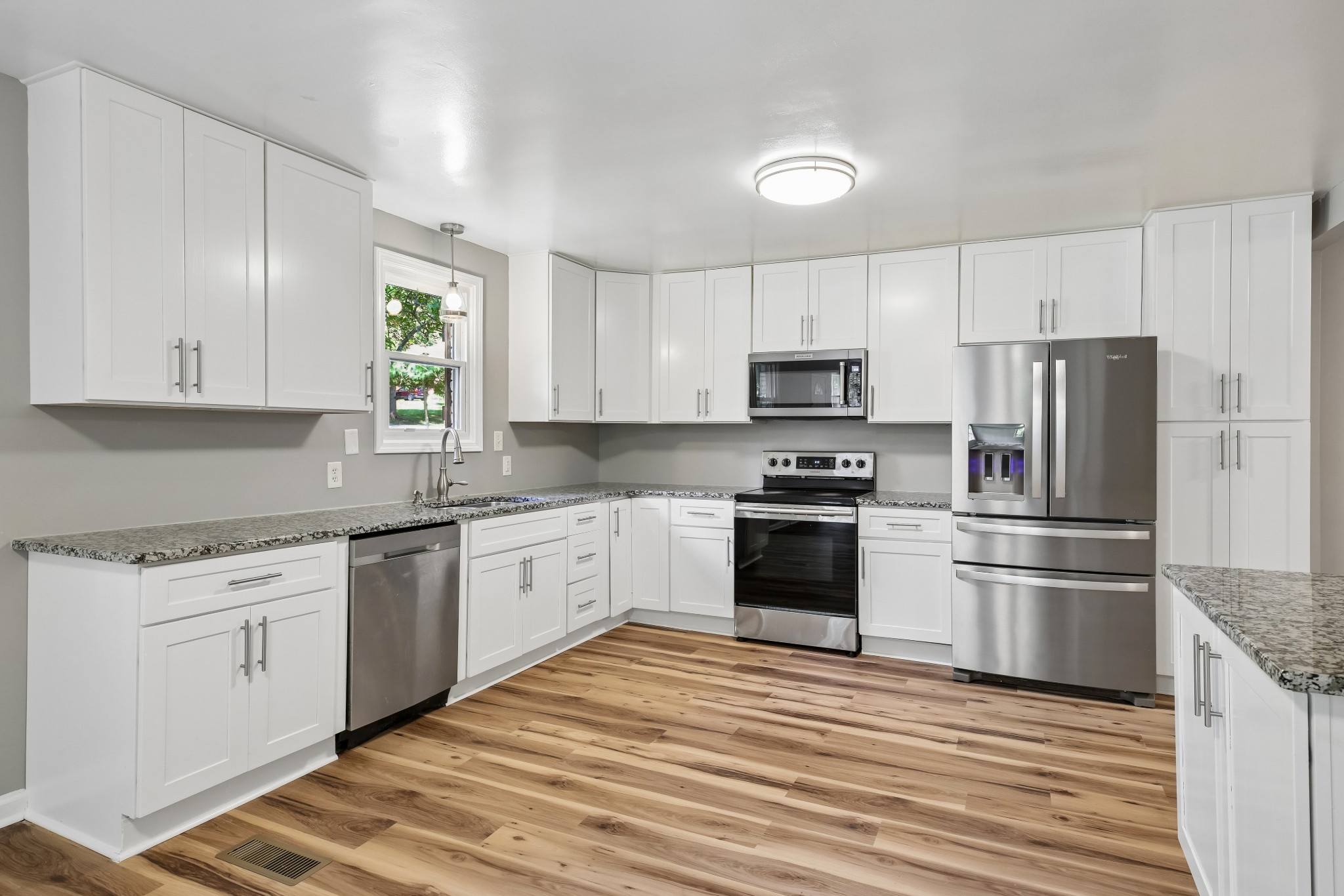 4049 Grays Point Rd