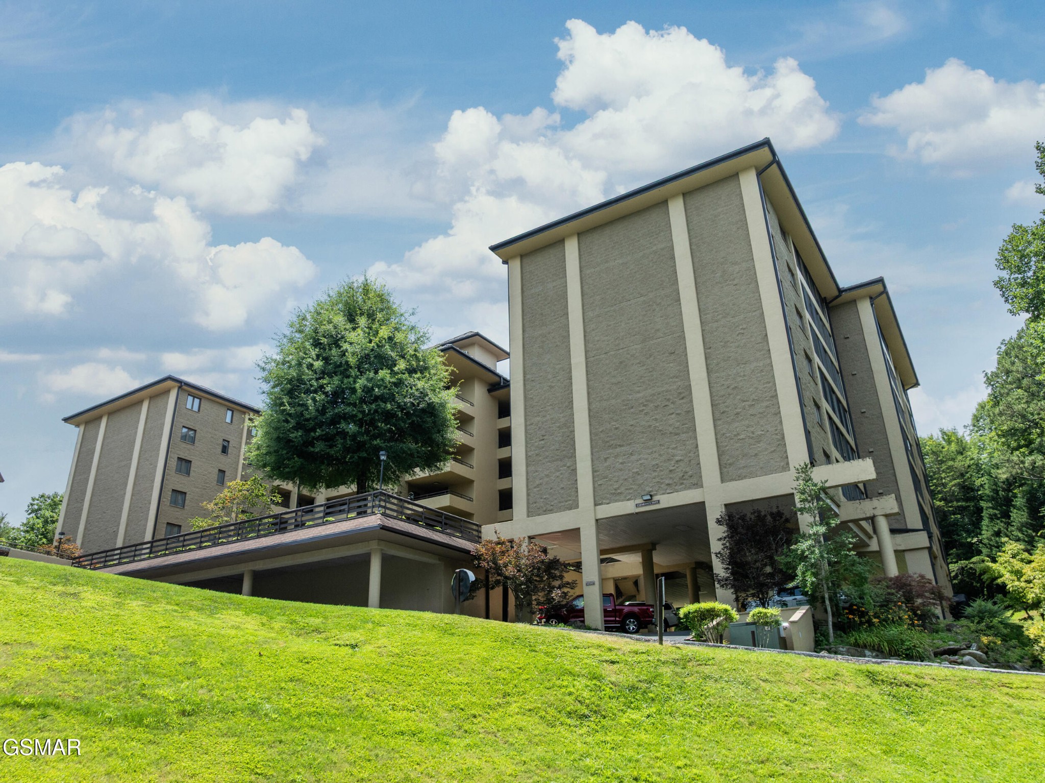 1704 Hidden Hills Road