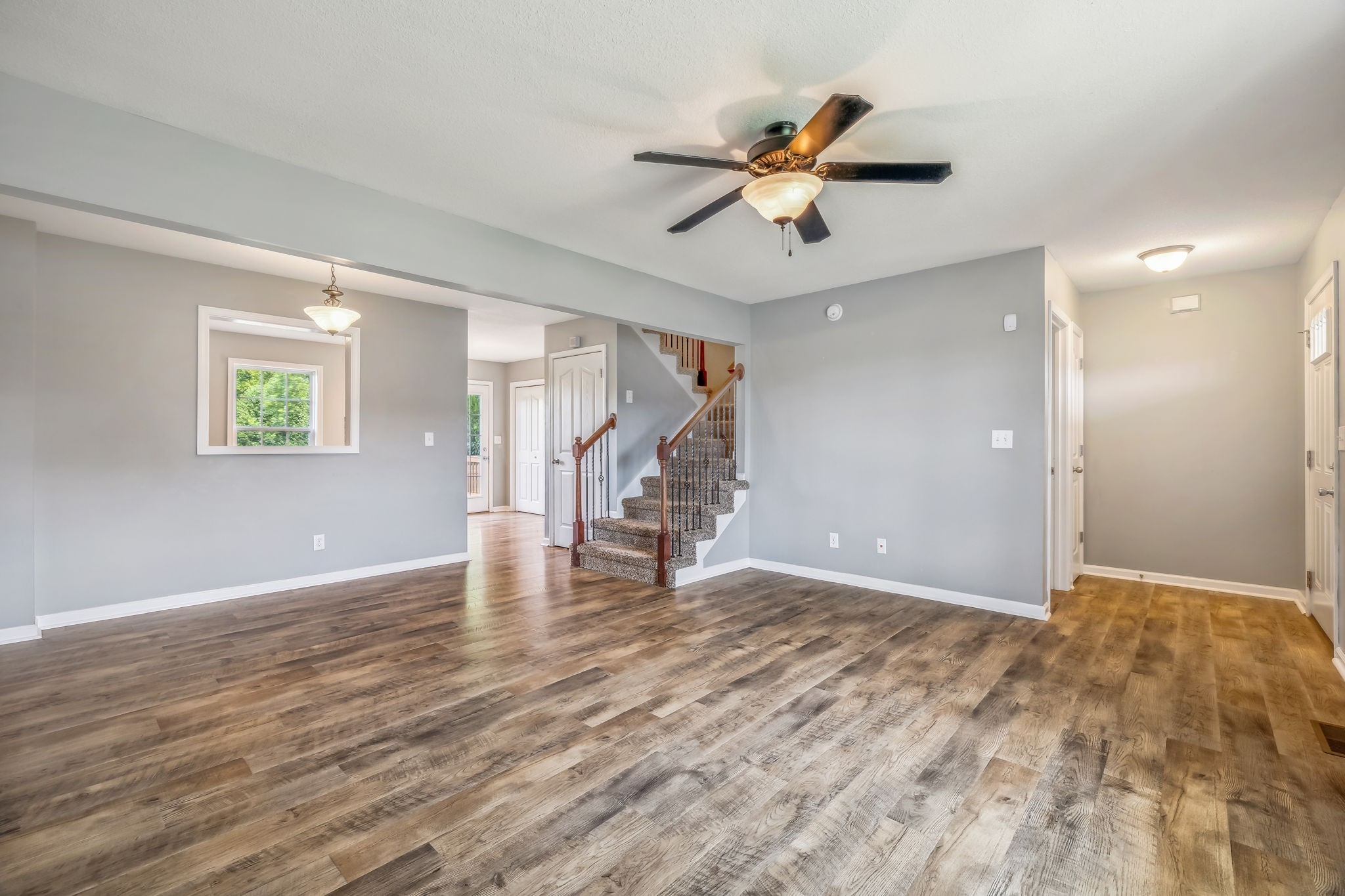 565 Oakmont Dr