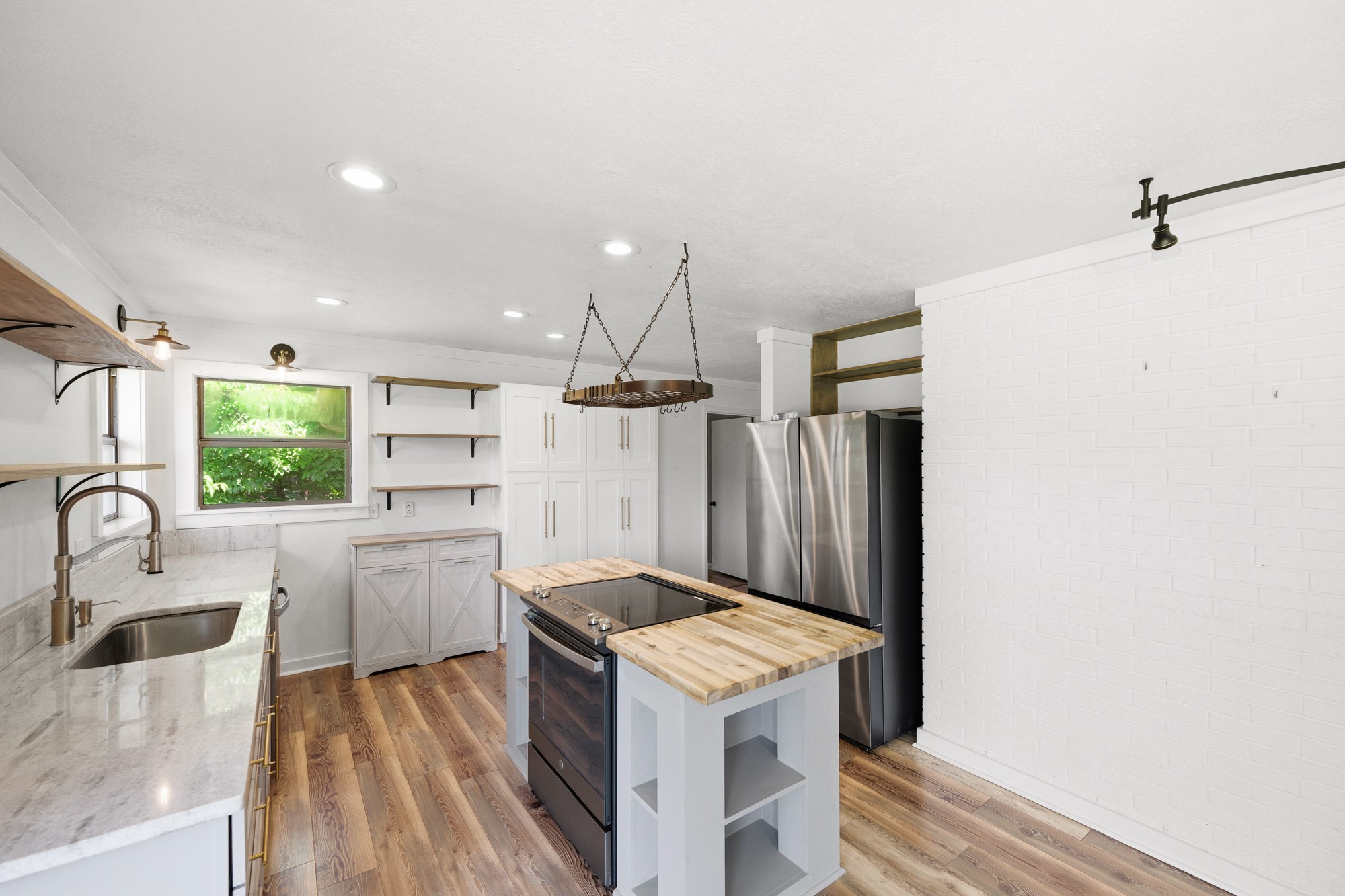 418 Deerwood Ln