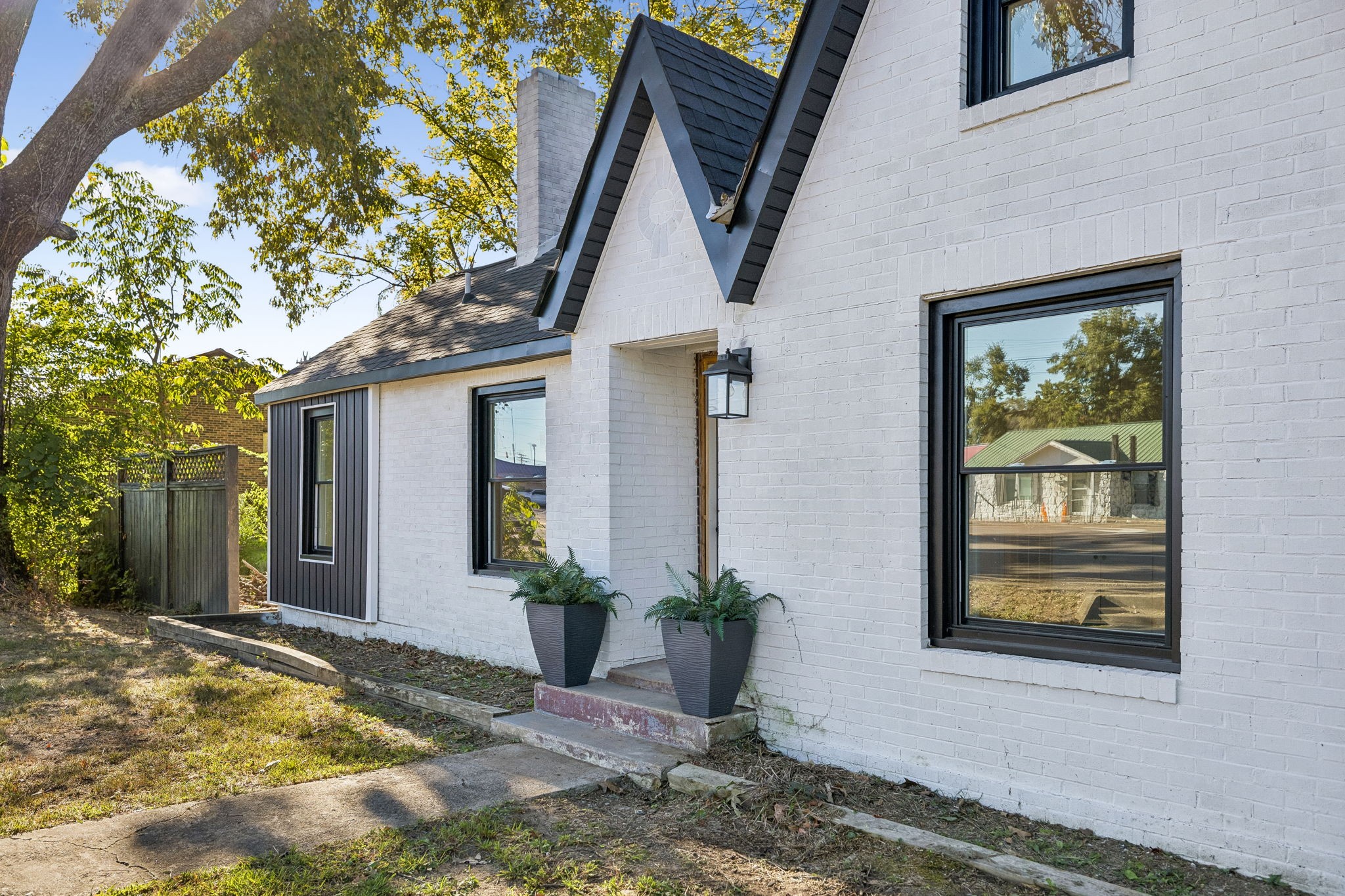 206 W Main St