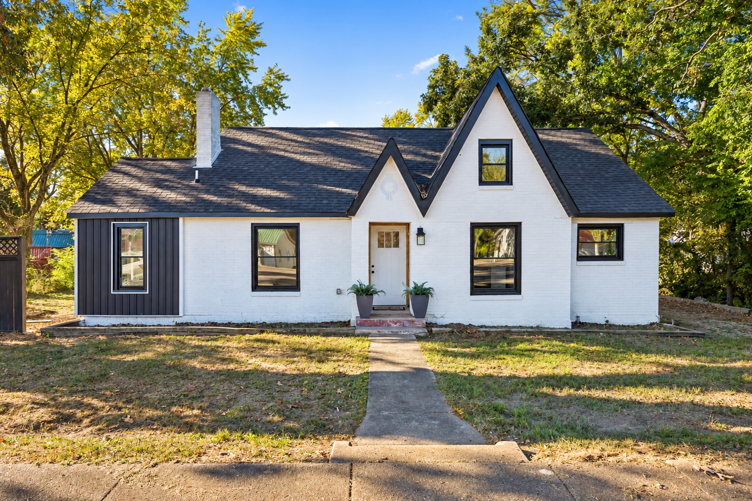 206 W Main St