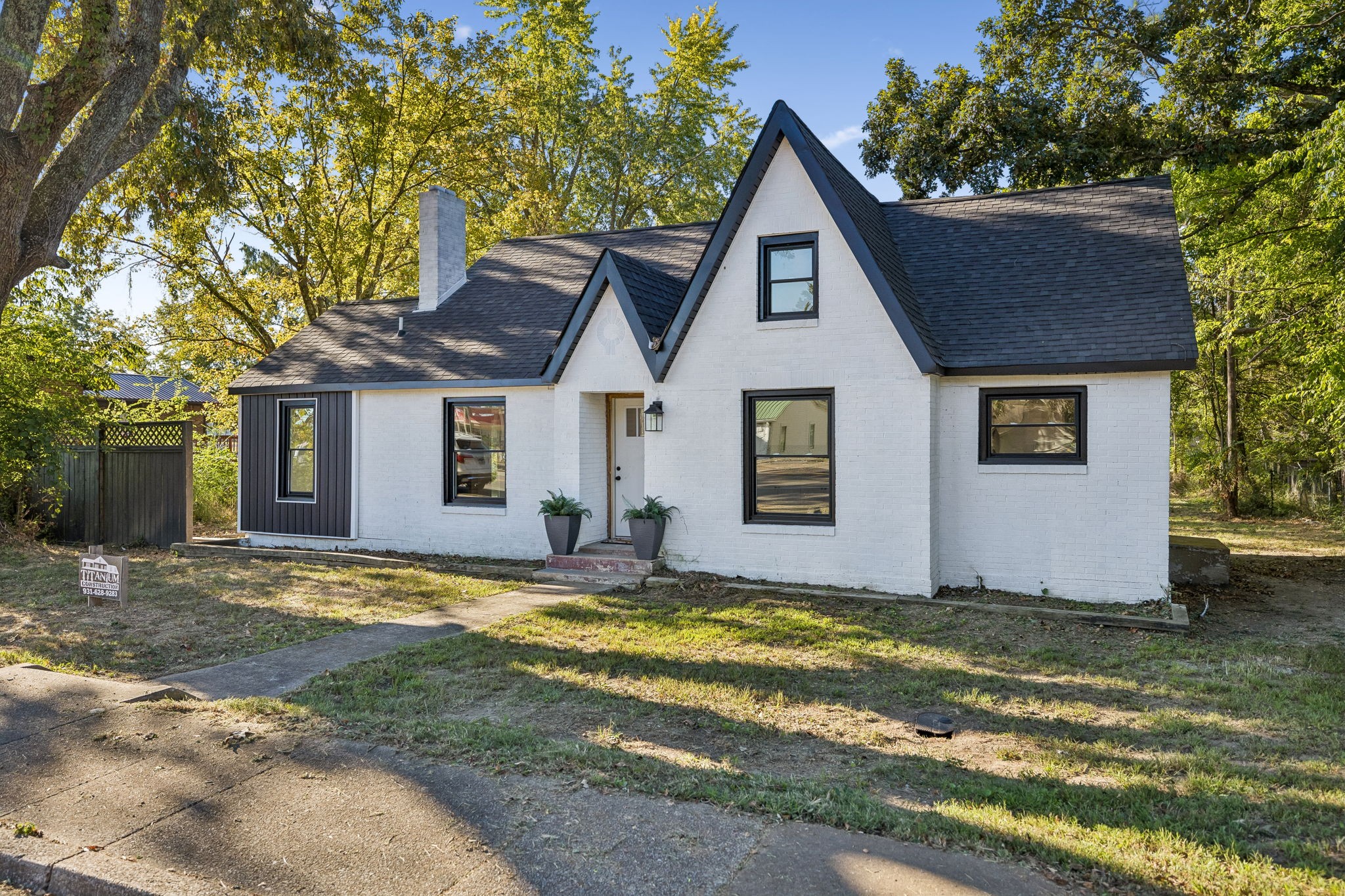 206 W Main St