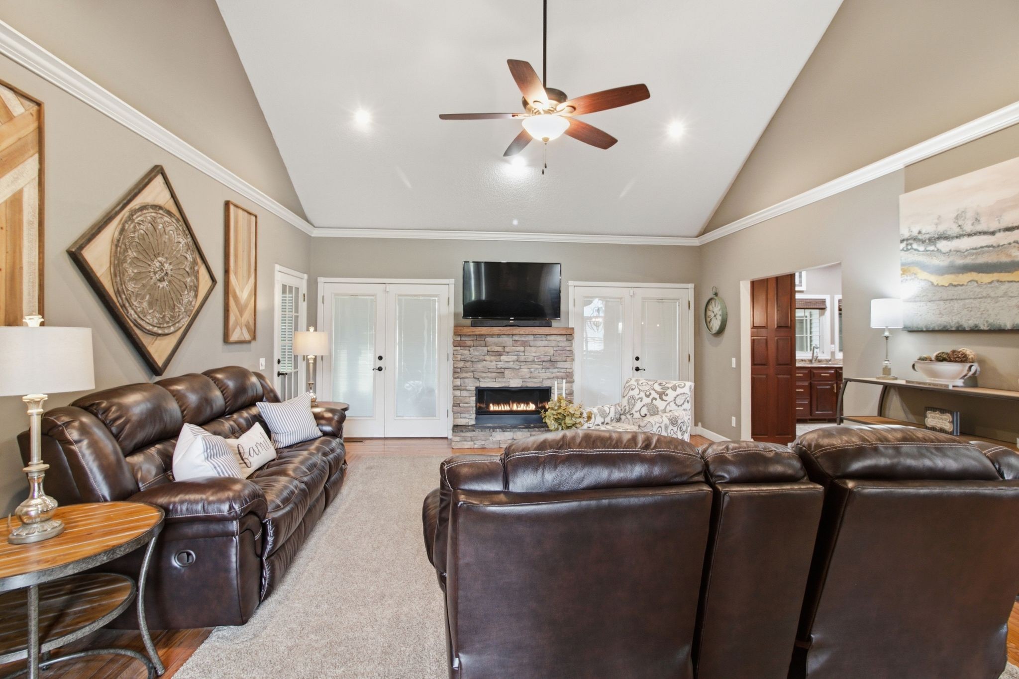 1305 Oakbrook Dr