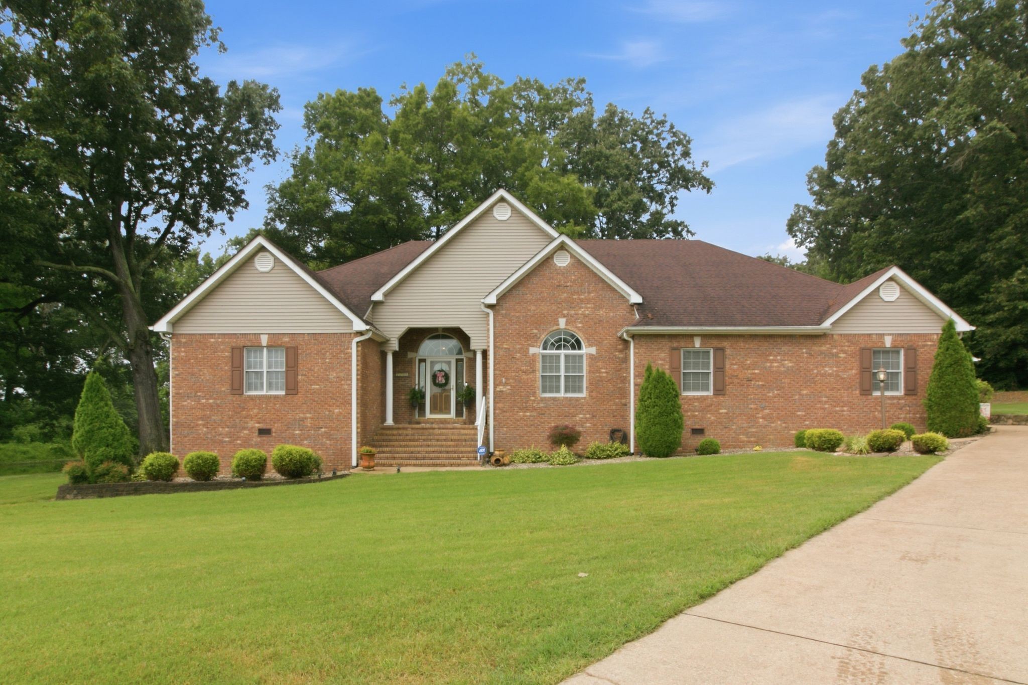 1305 Oakbrook Dr