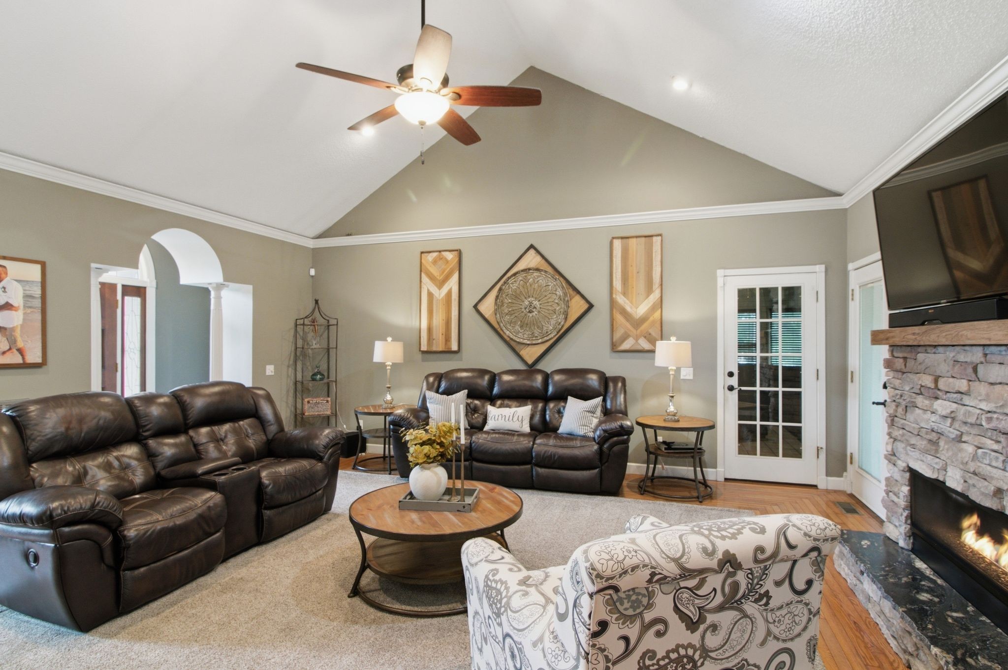 1305 Oakbrook Dr
