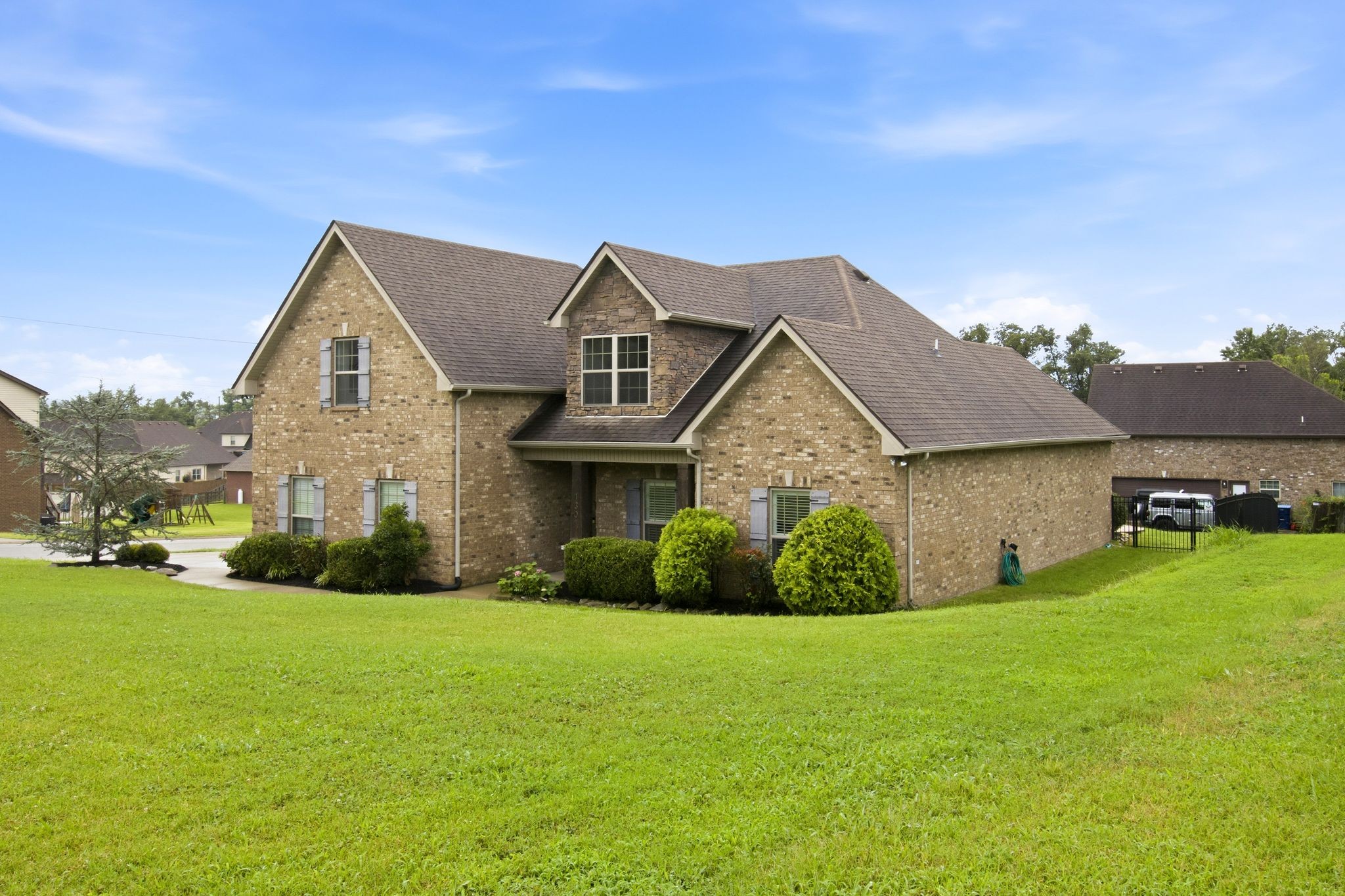 1301 Rivercrest Dr
