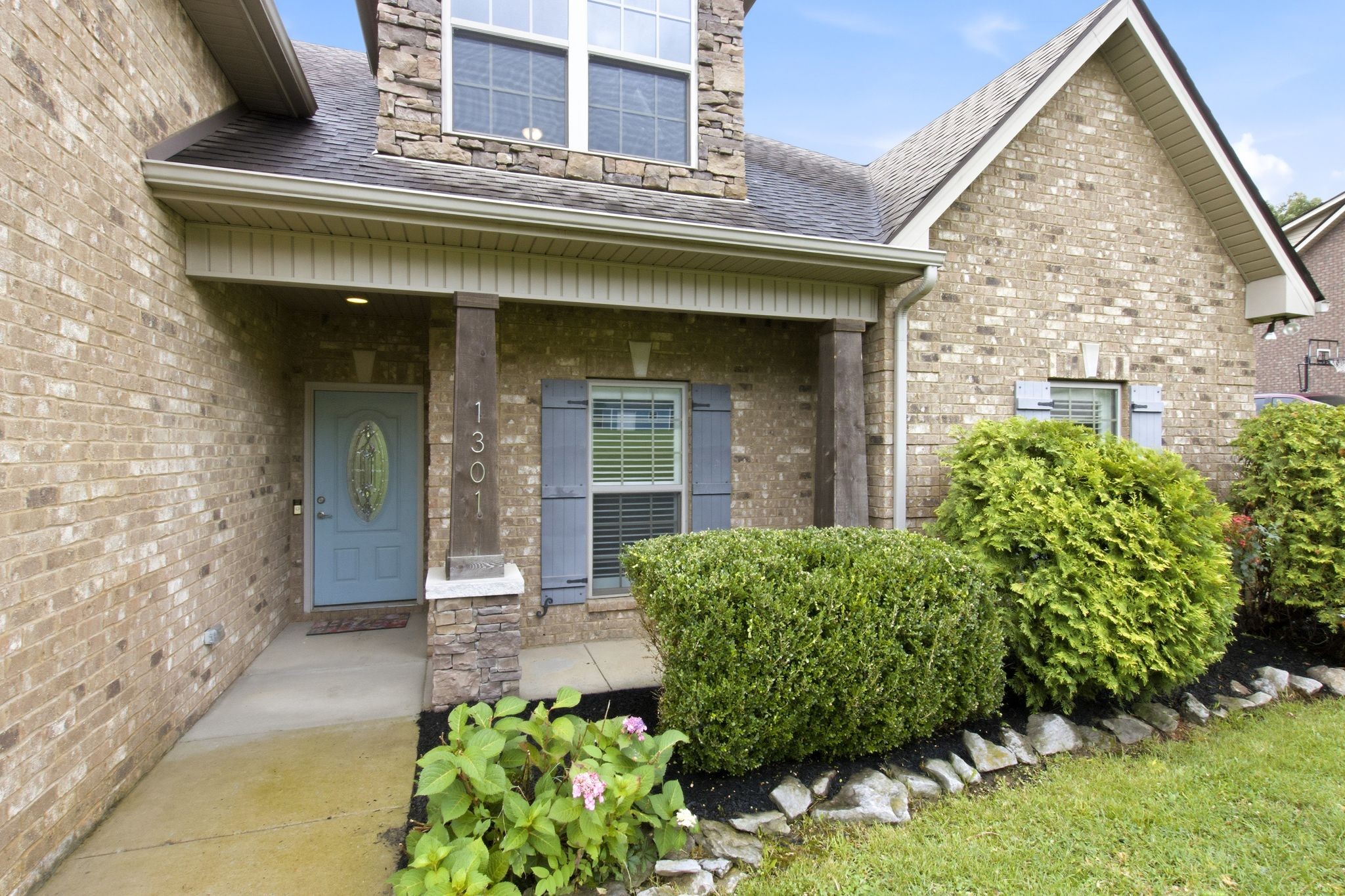 1301 Rivercrest Dr