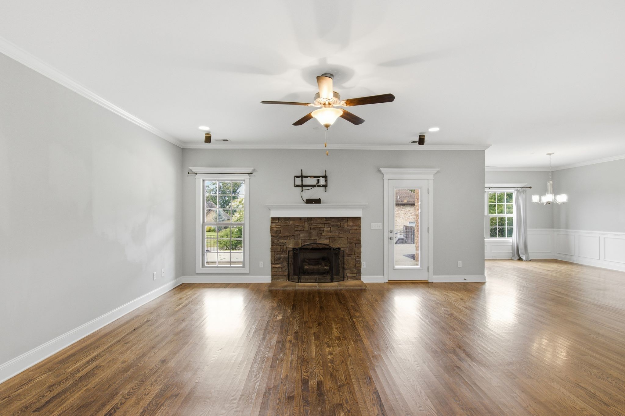 1301 Rivercrest Dr