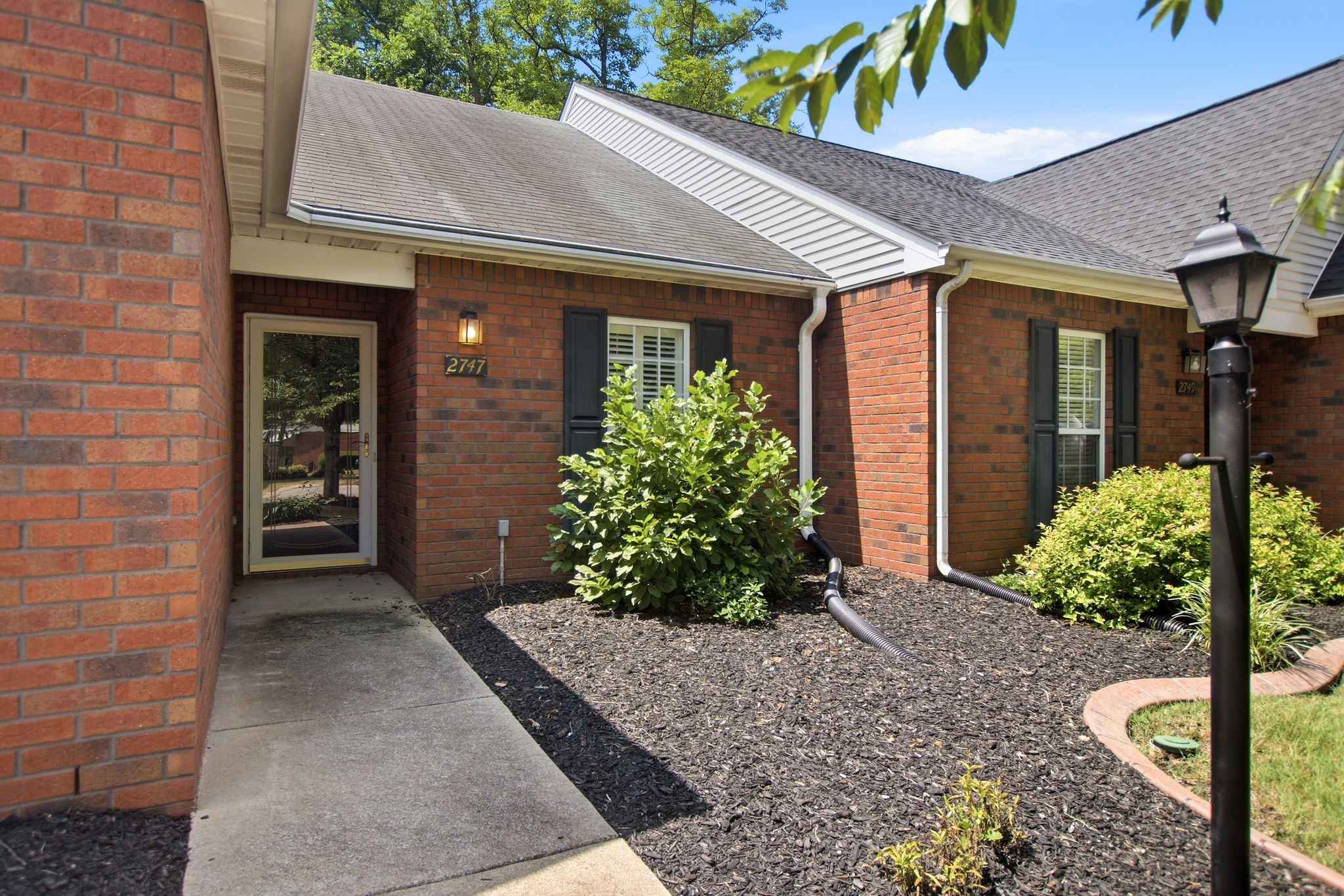 2747 Stonehedge Dr