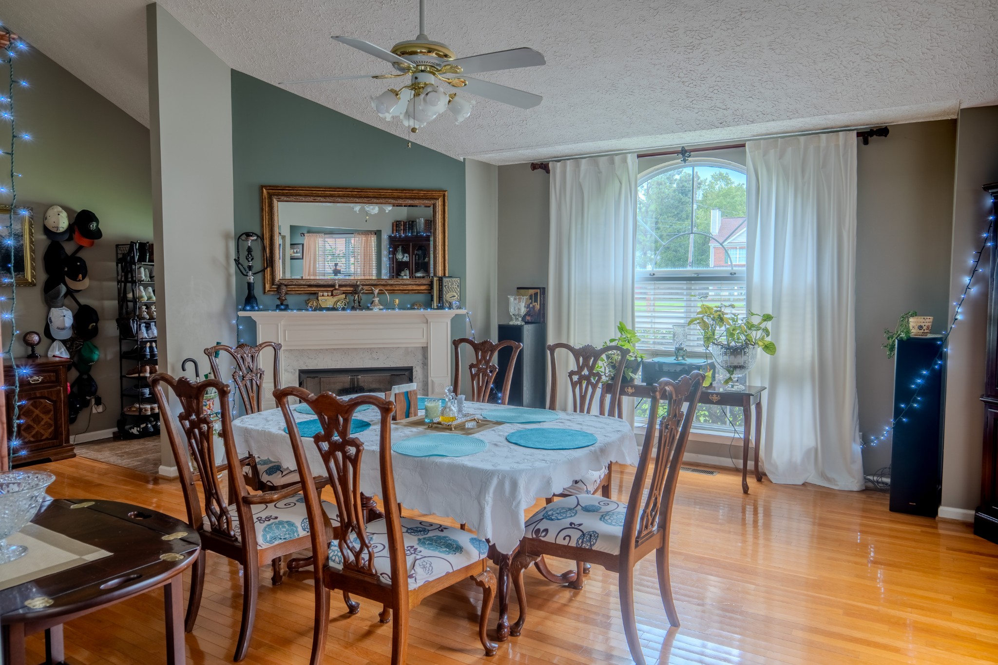233 Lone Oak Dr