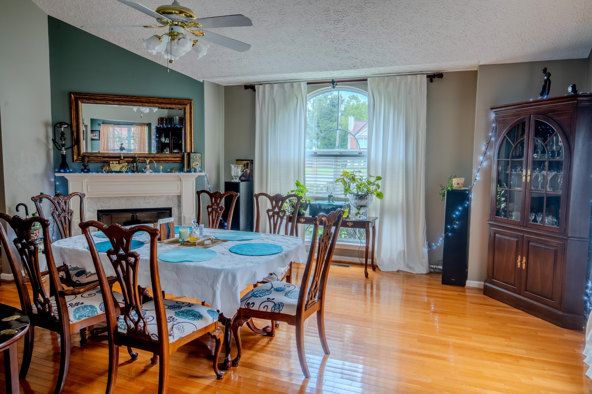 233 Lone Oak Dr