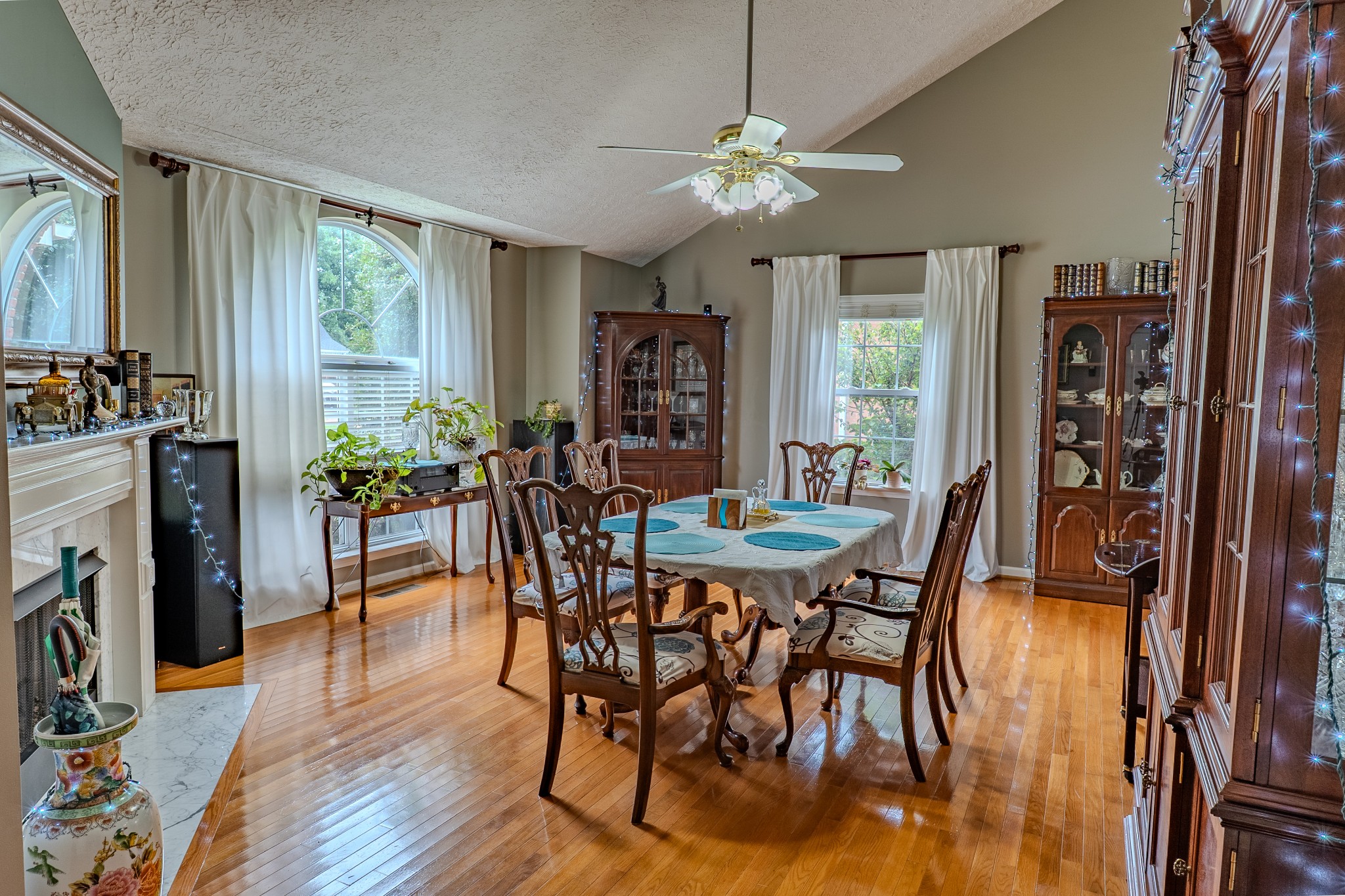 233 Lone Oak Dr