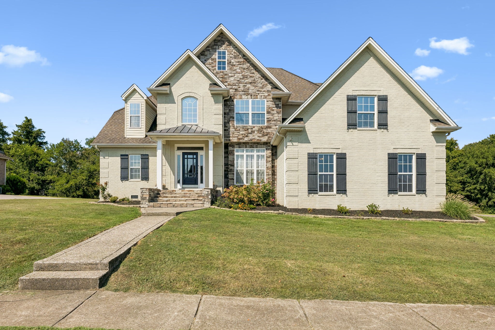 320 Creekside Dr
